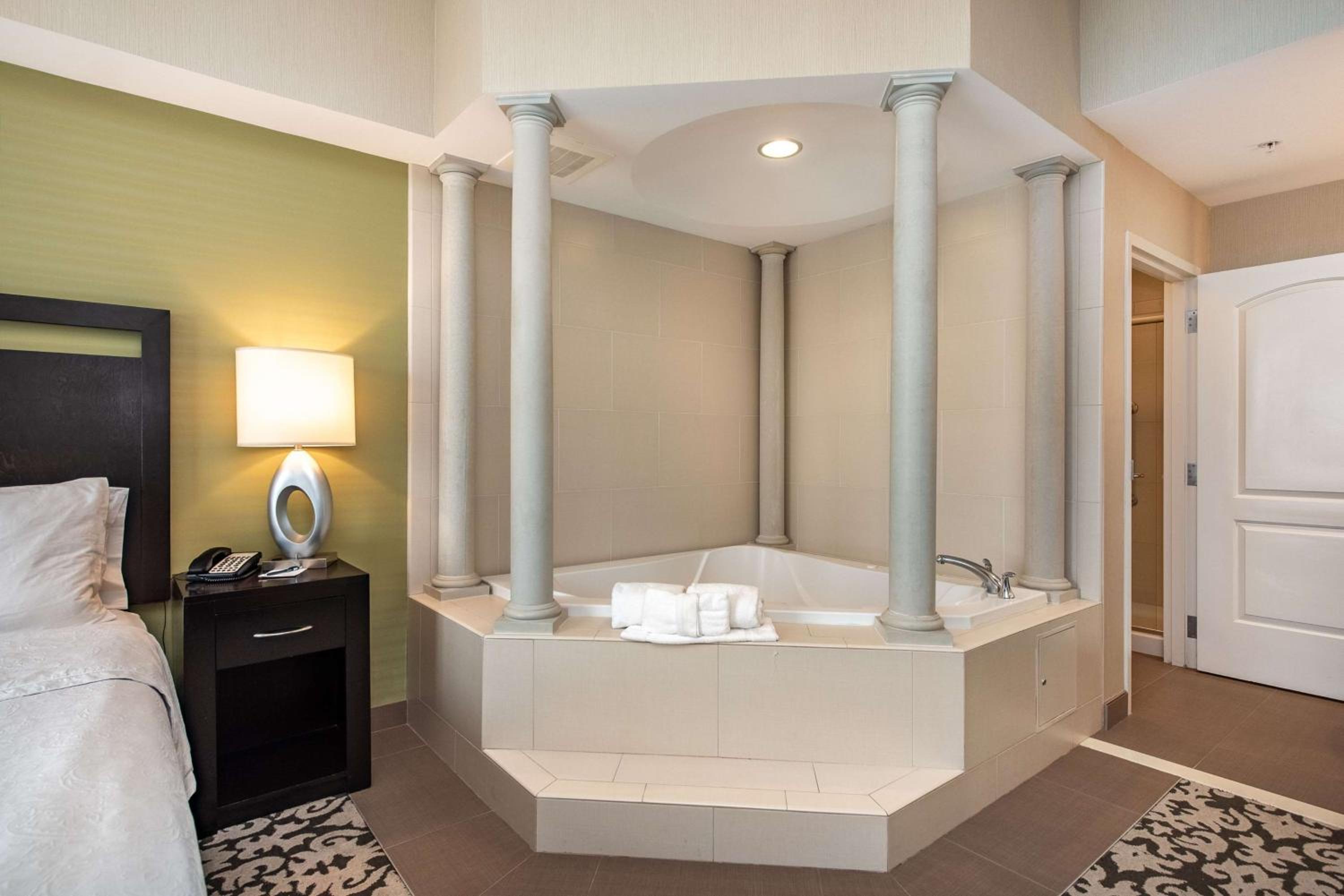 King Suite with Fireplace - Photo 11