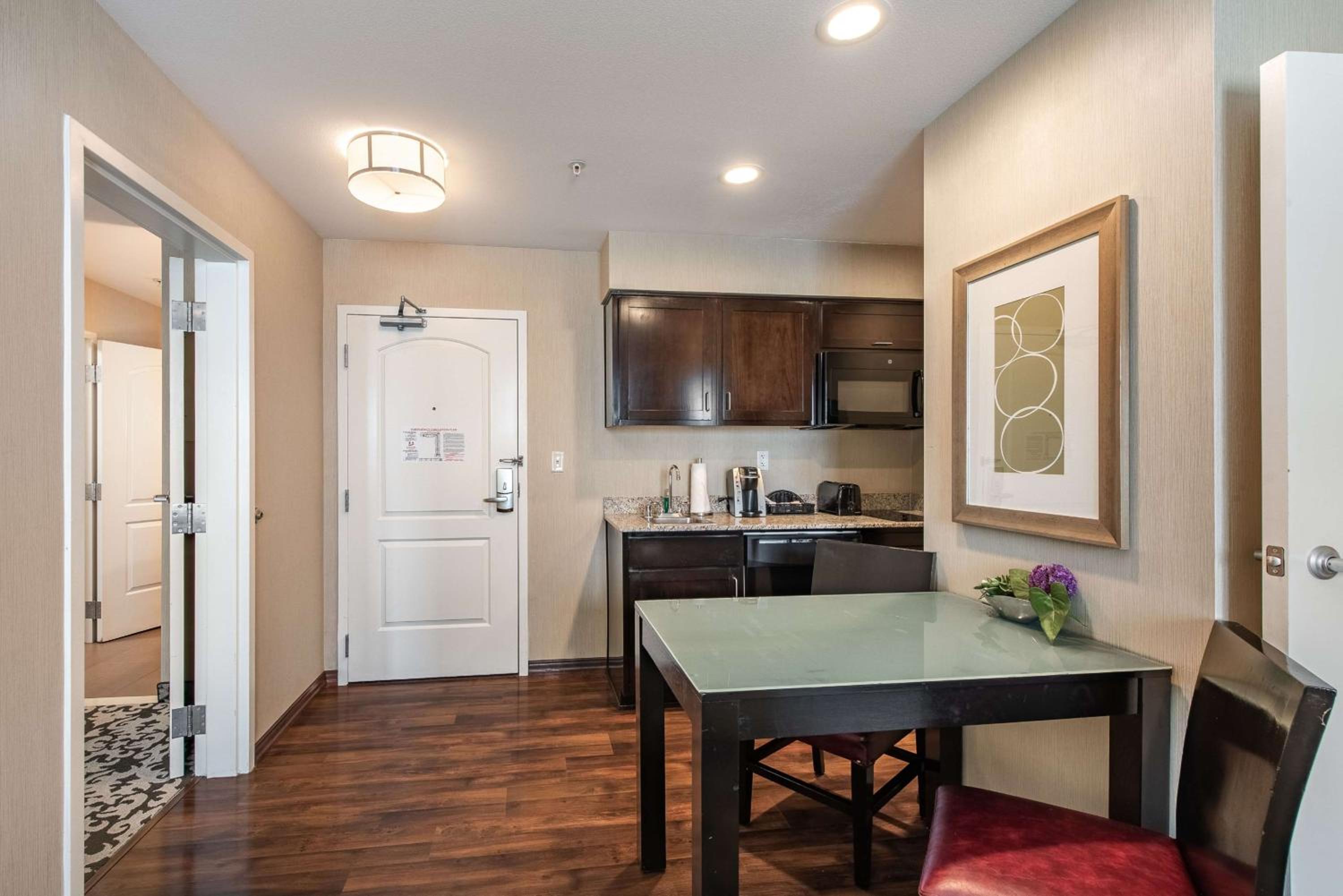 Two-Bedroom Suite - Non-Smoking - Photo 13