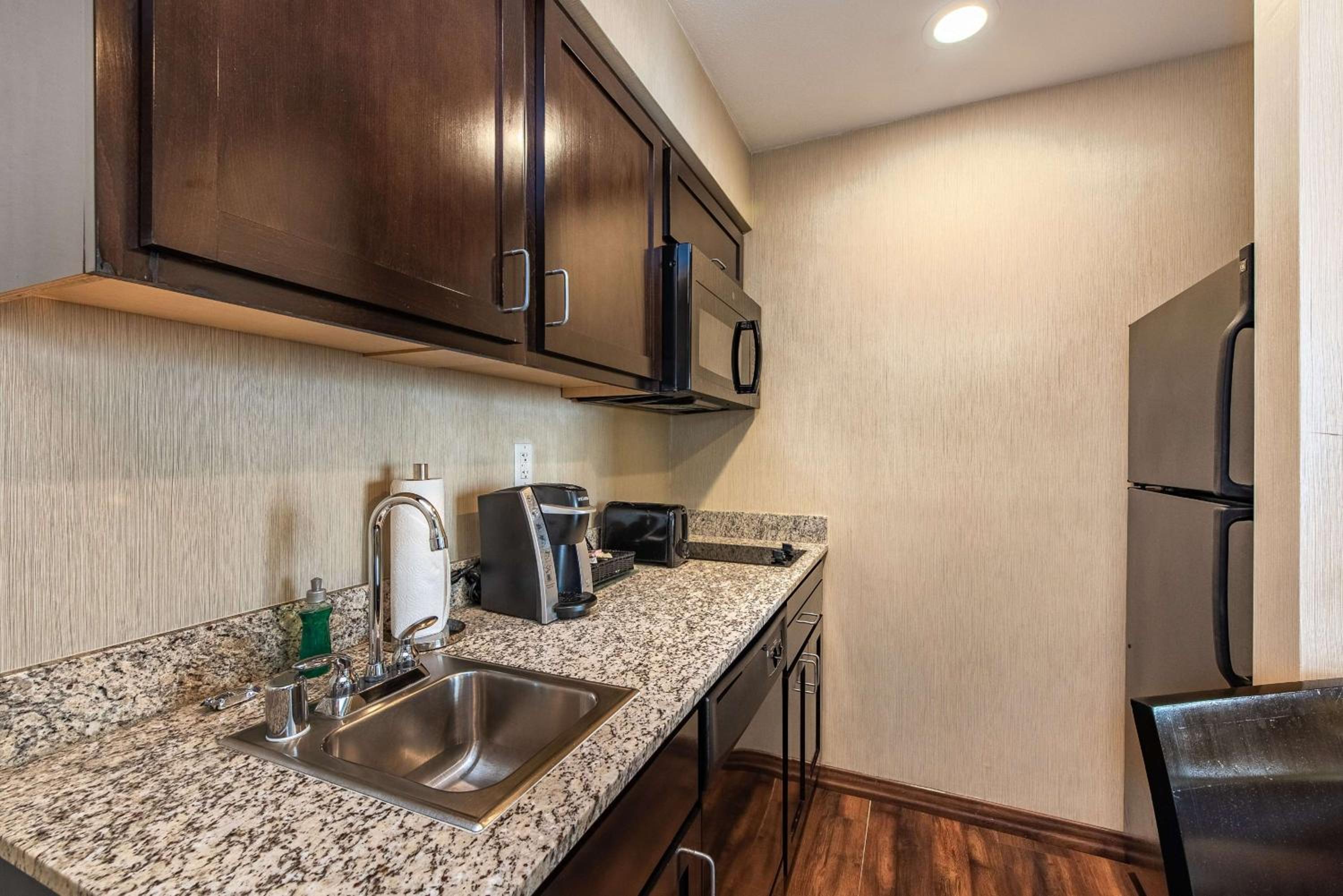 Two-Bedroom Suite - Non-Smoking - Photo 12