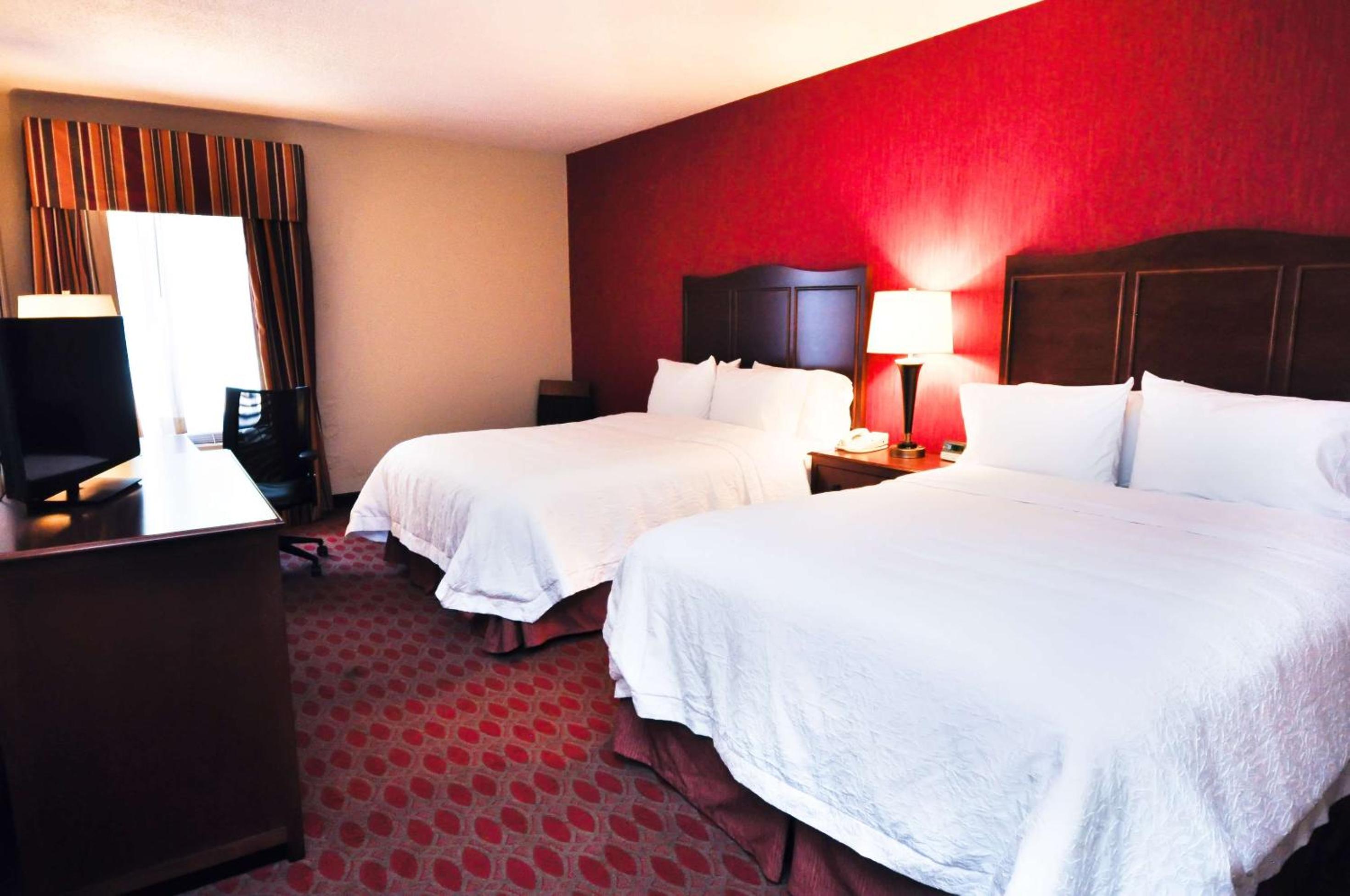 Room with Two Queen Beds - Non-Smoking - Photo 1