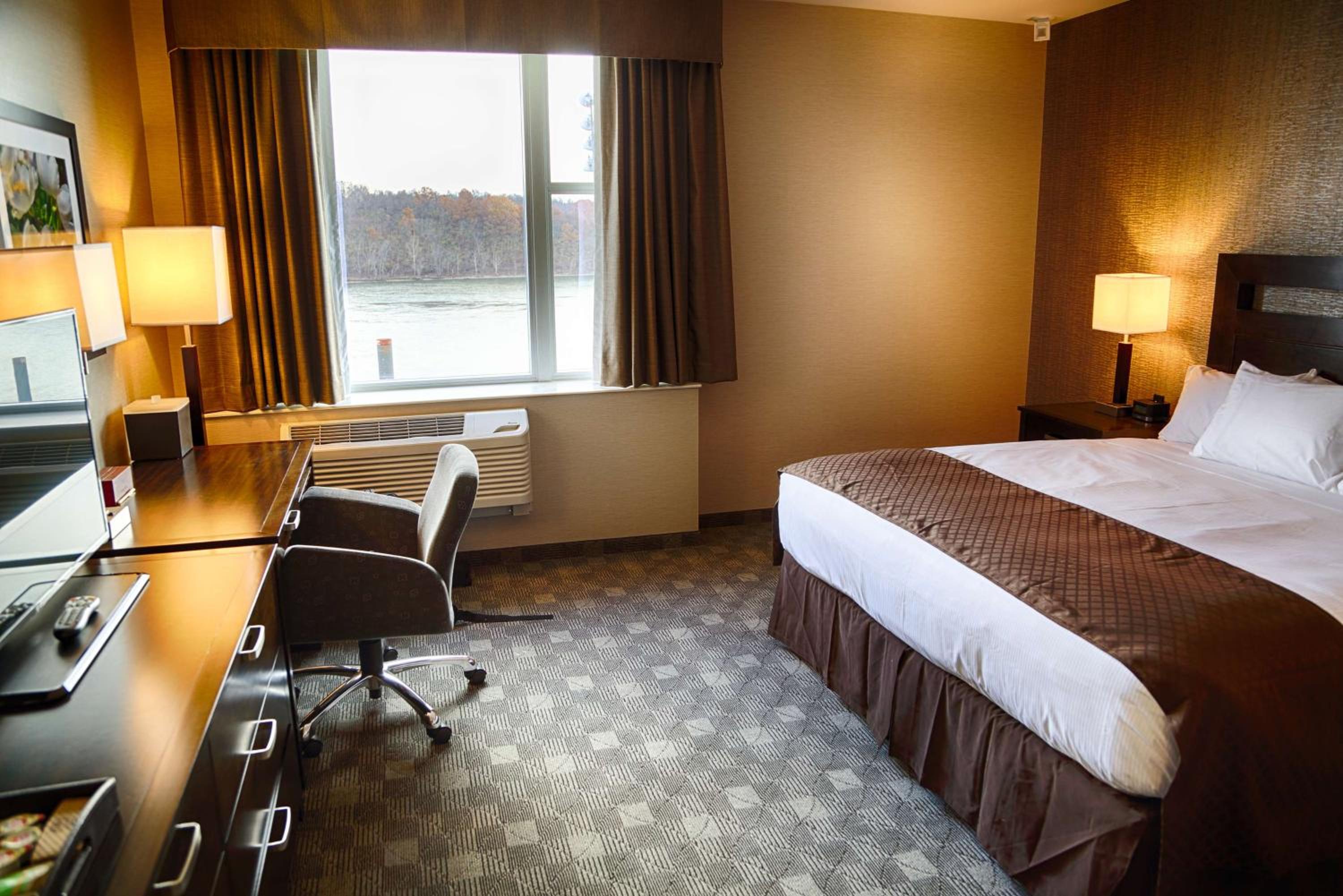 King Room with River View at DoubleTree by Hilton Lawrenceburg in Lawrenceburg