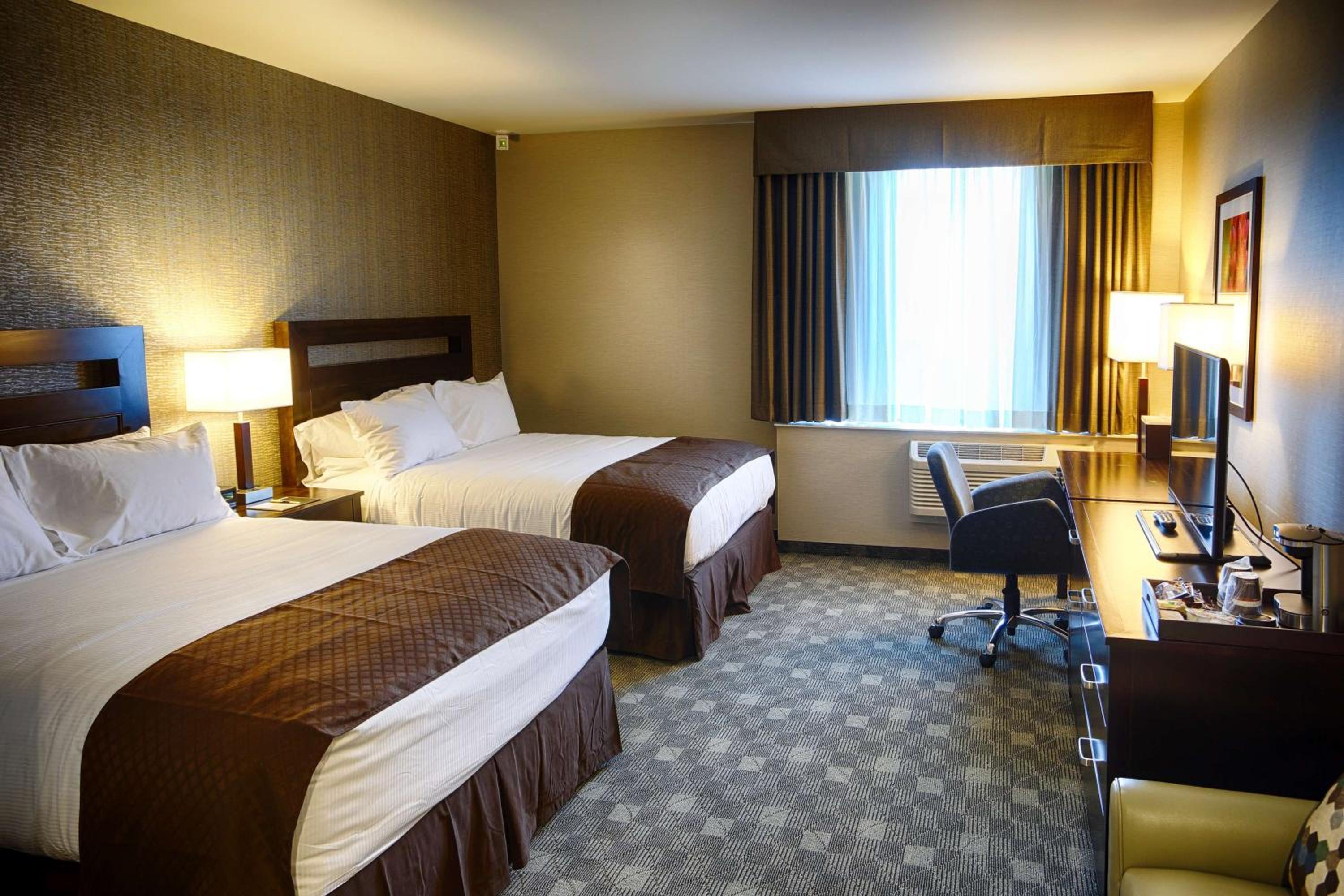 Queen Room with Two Queen Beds and River View at DoubleTree by Hilton Lawrenceburg in Lawrenceburg