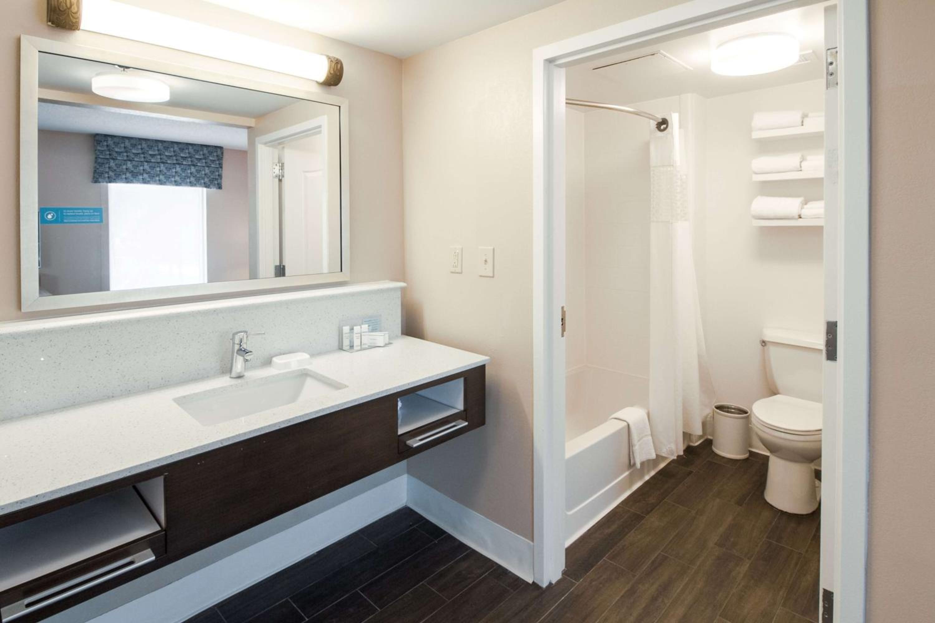 King Studio Suite - Non-Smoking - Photo 3