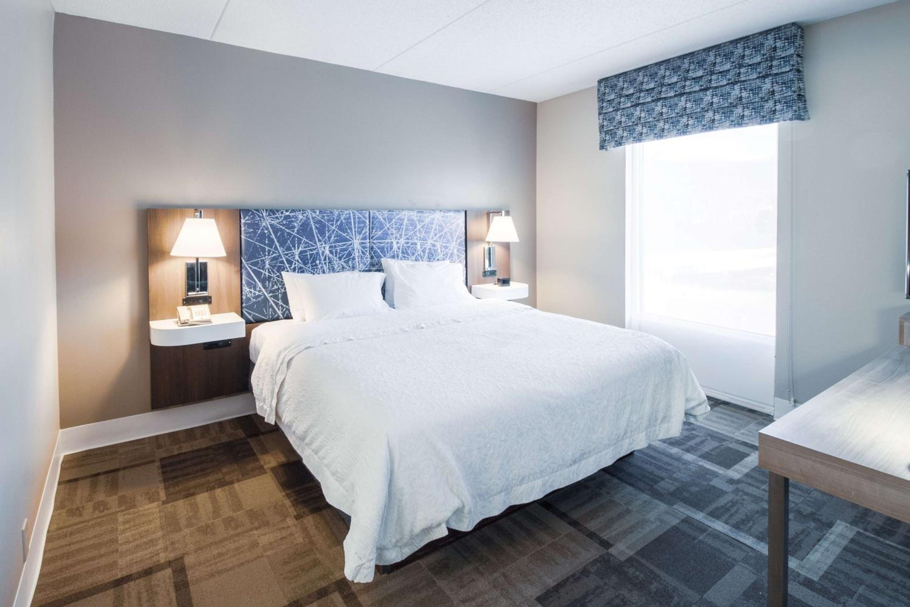 King Room with King Bed - Non-Smoking - Photo 1