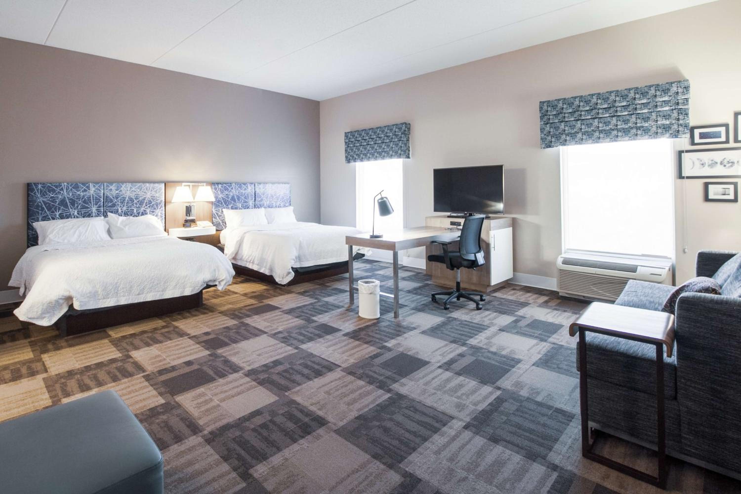 Queen Studio Suite with Two Queen Beds - Non-Smoking - Photo 1