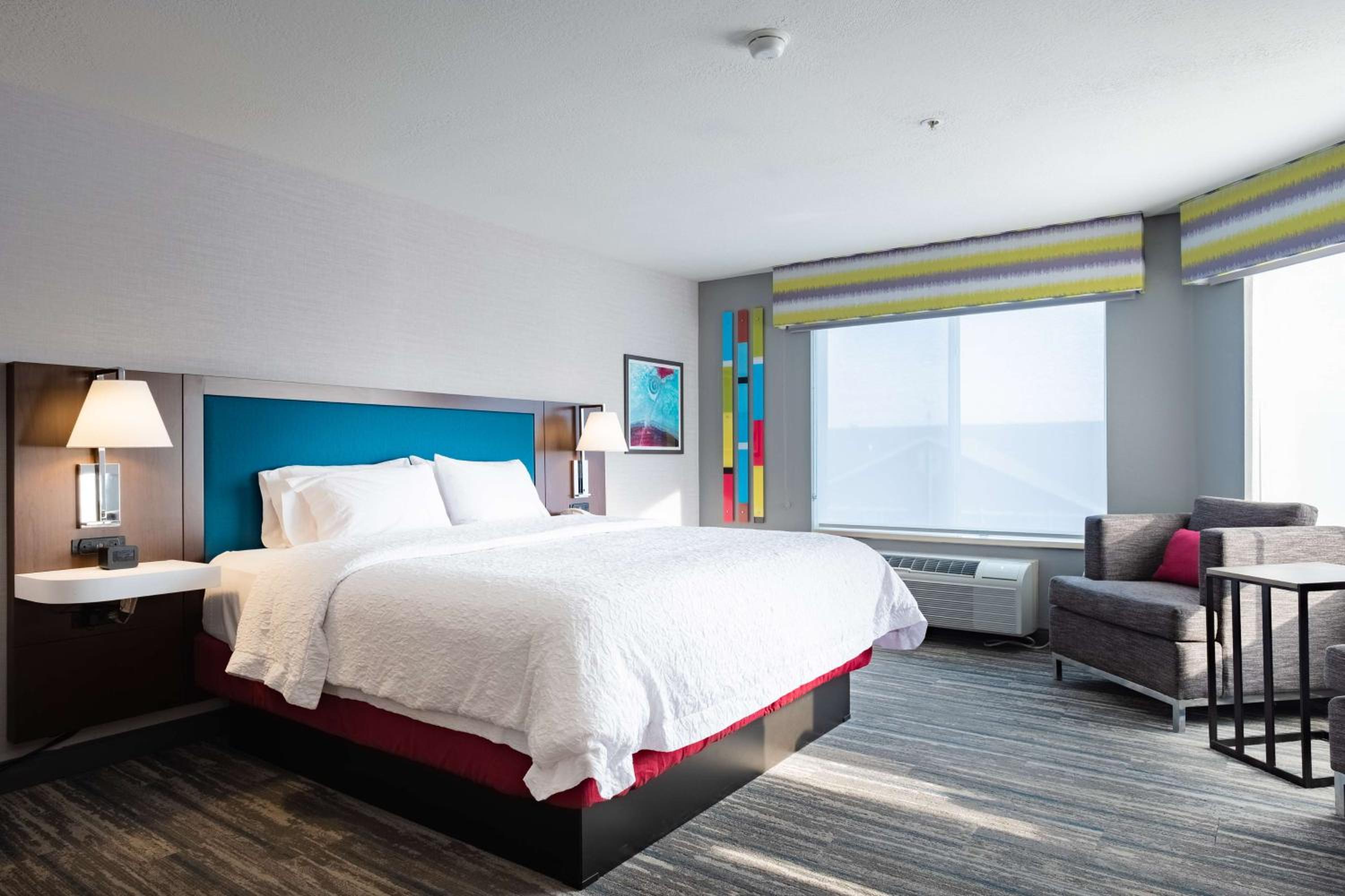 Deluxe King Room - Non-Smoking photo 1