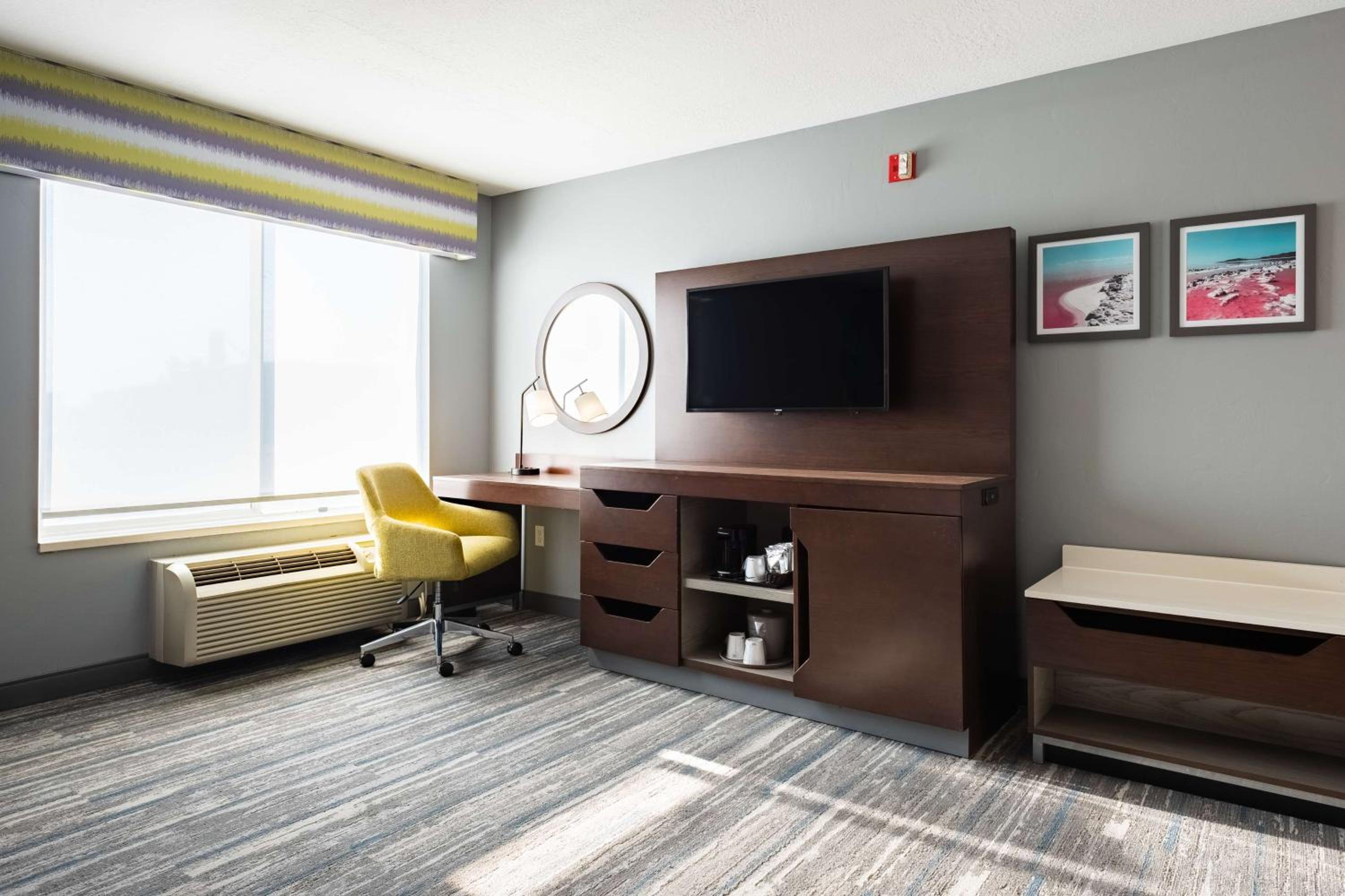 King Room - Mobility Access/Non-Smoking - Photo 1