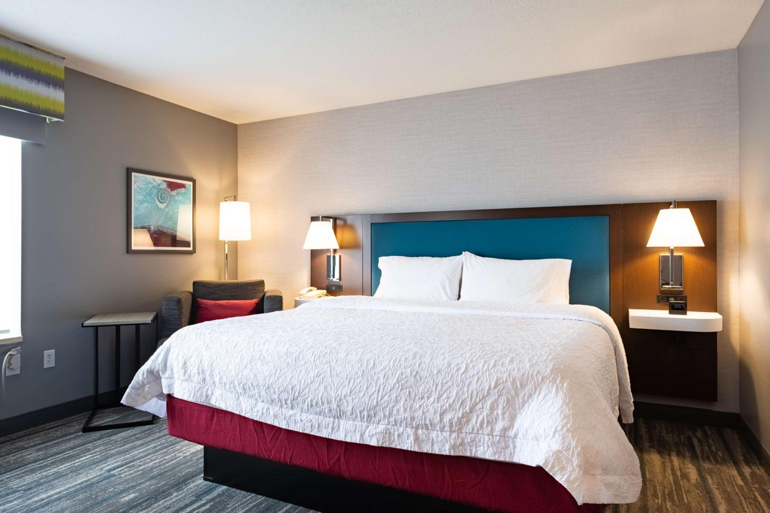 King Room with King Bed - Non-Smoking - Photo 1