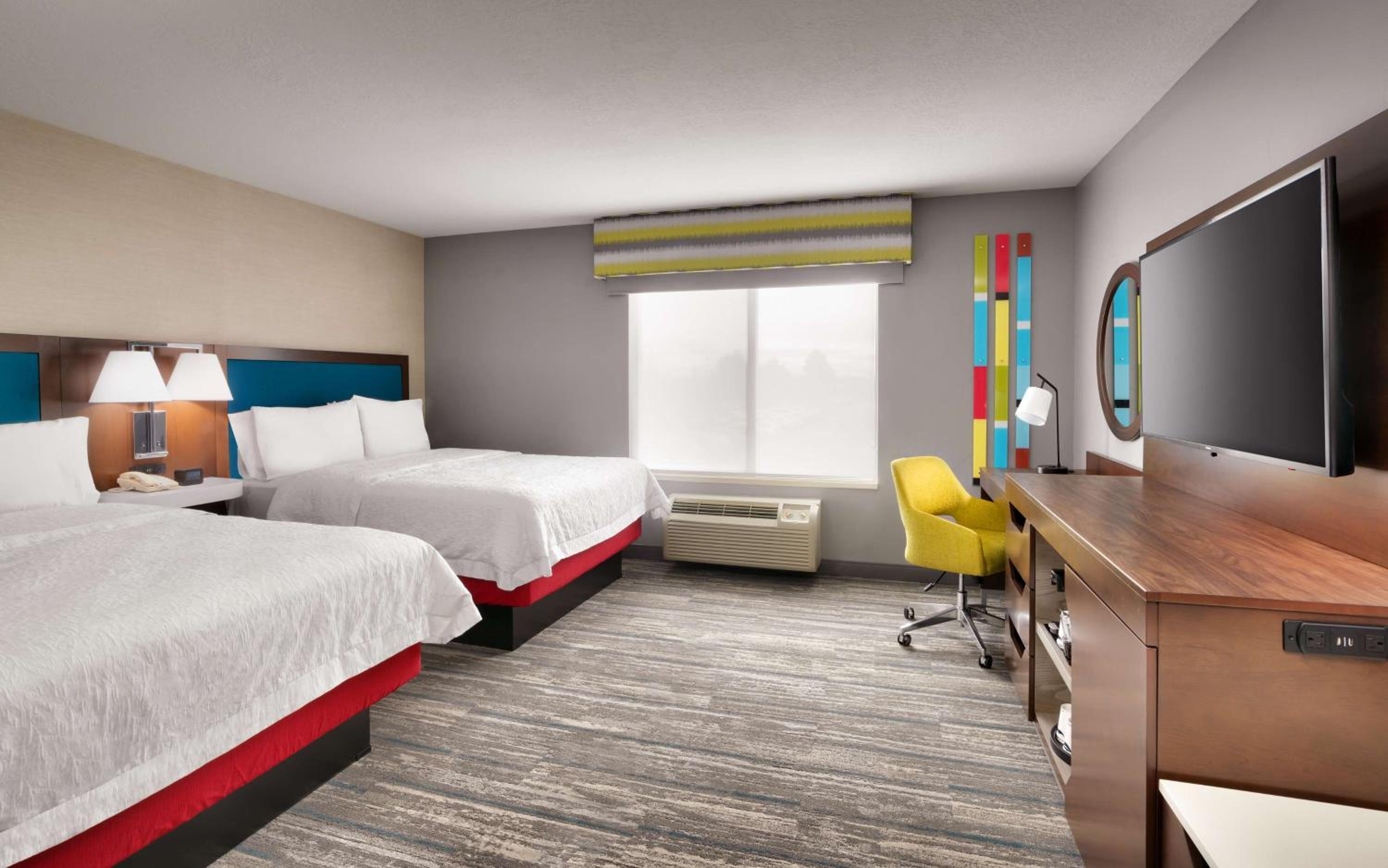 Room with Two Queen Beds - Non-Smoking - Photo 1