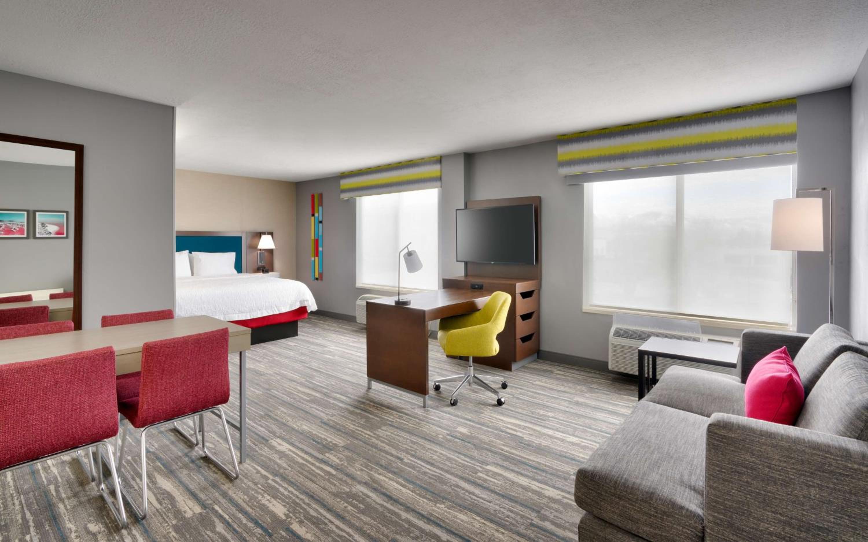 King Suite with Sofa Bed - Non-Smoking - Photo 5