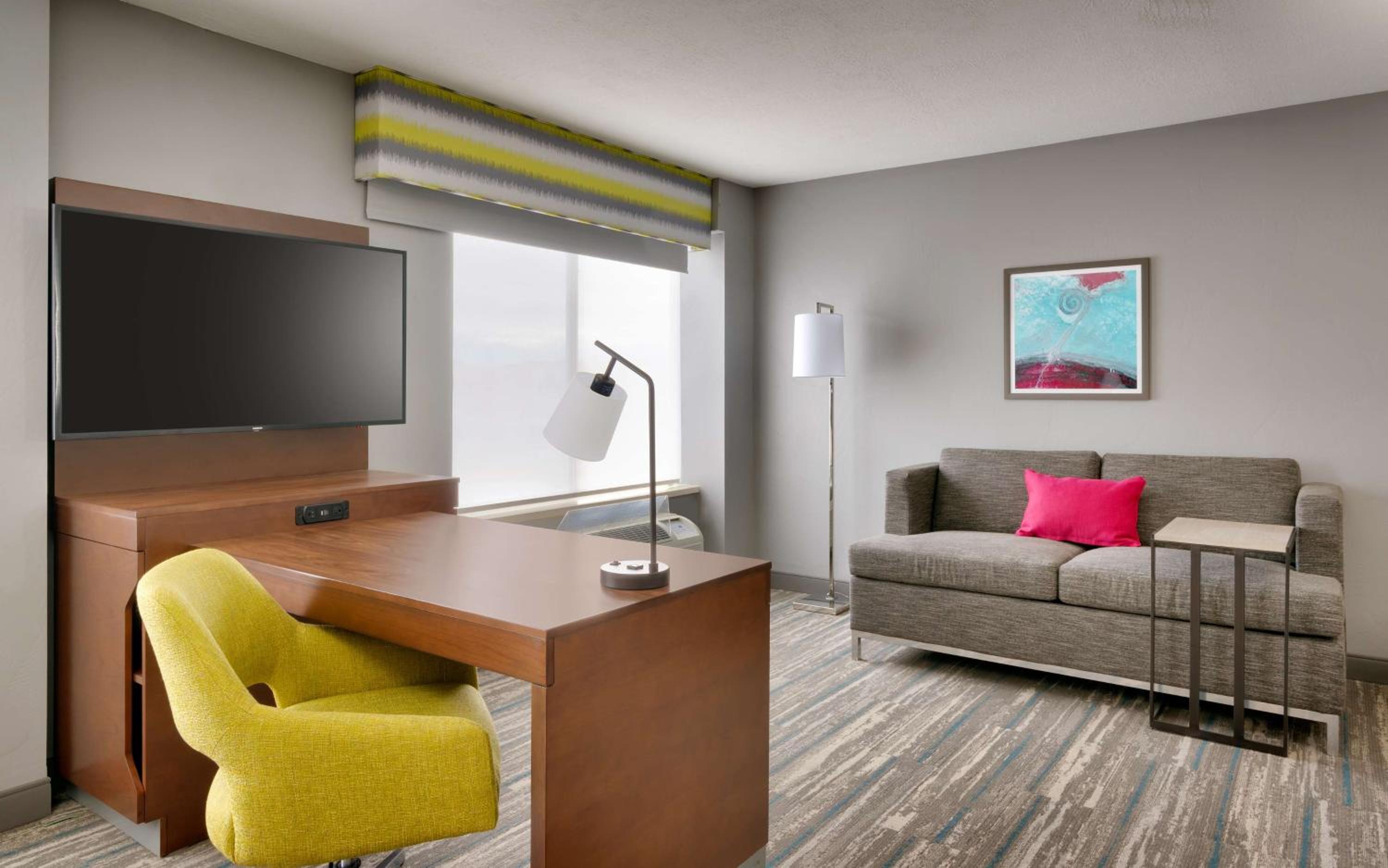 King Suite with Sofa Bed - Non-Smoking - Photo 8