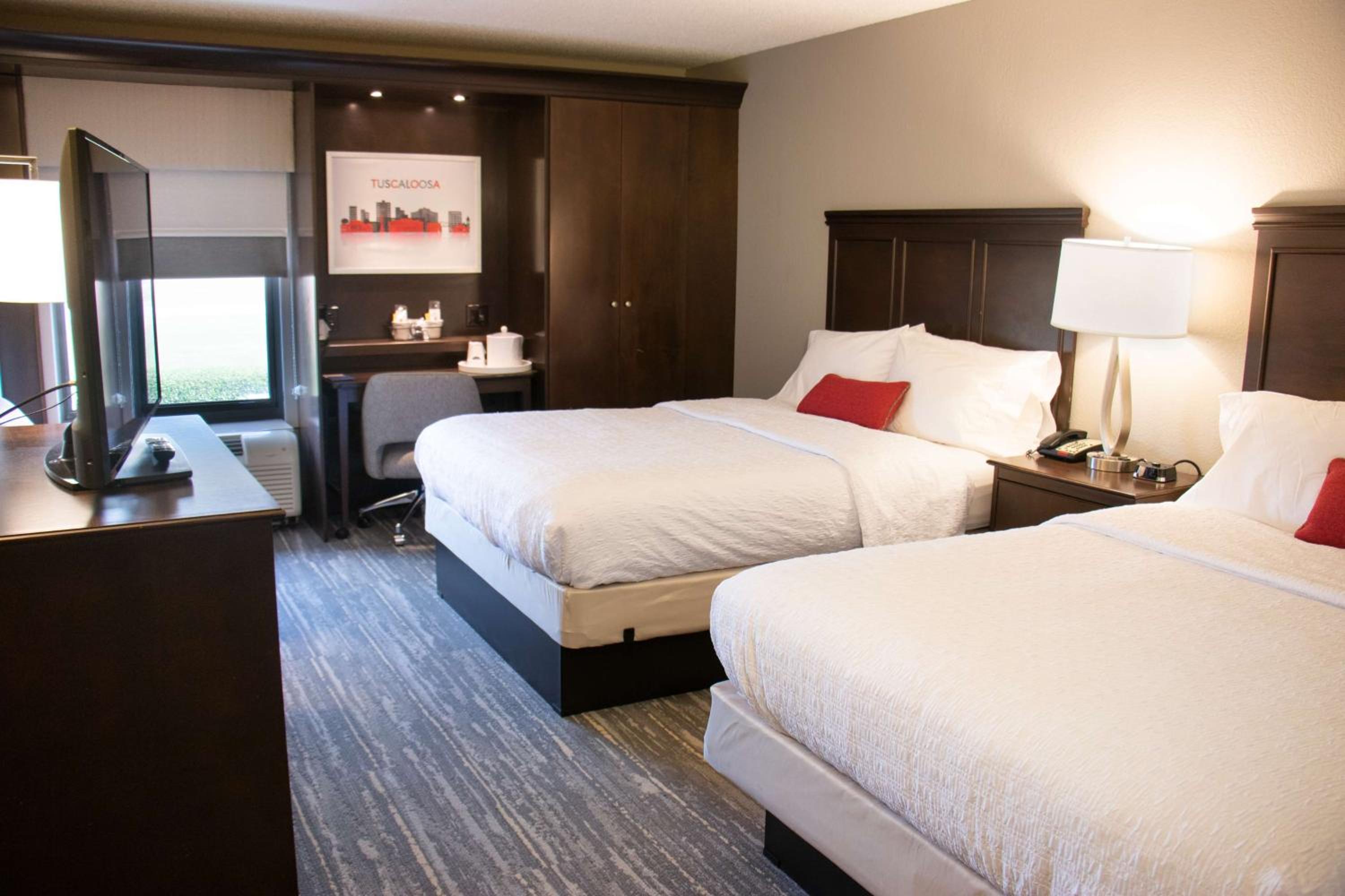 Room with Two Queen Beds - Non-Smoking - Photo 5