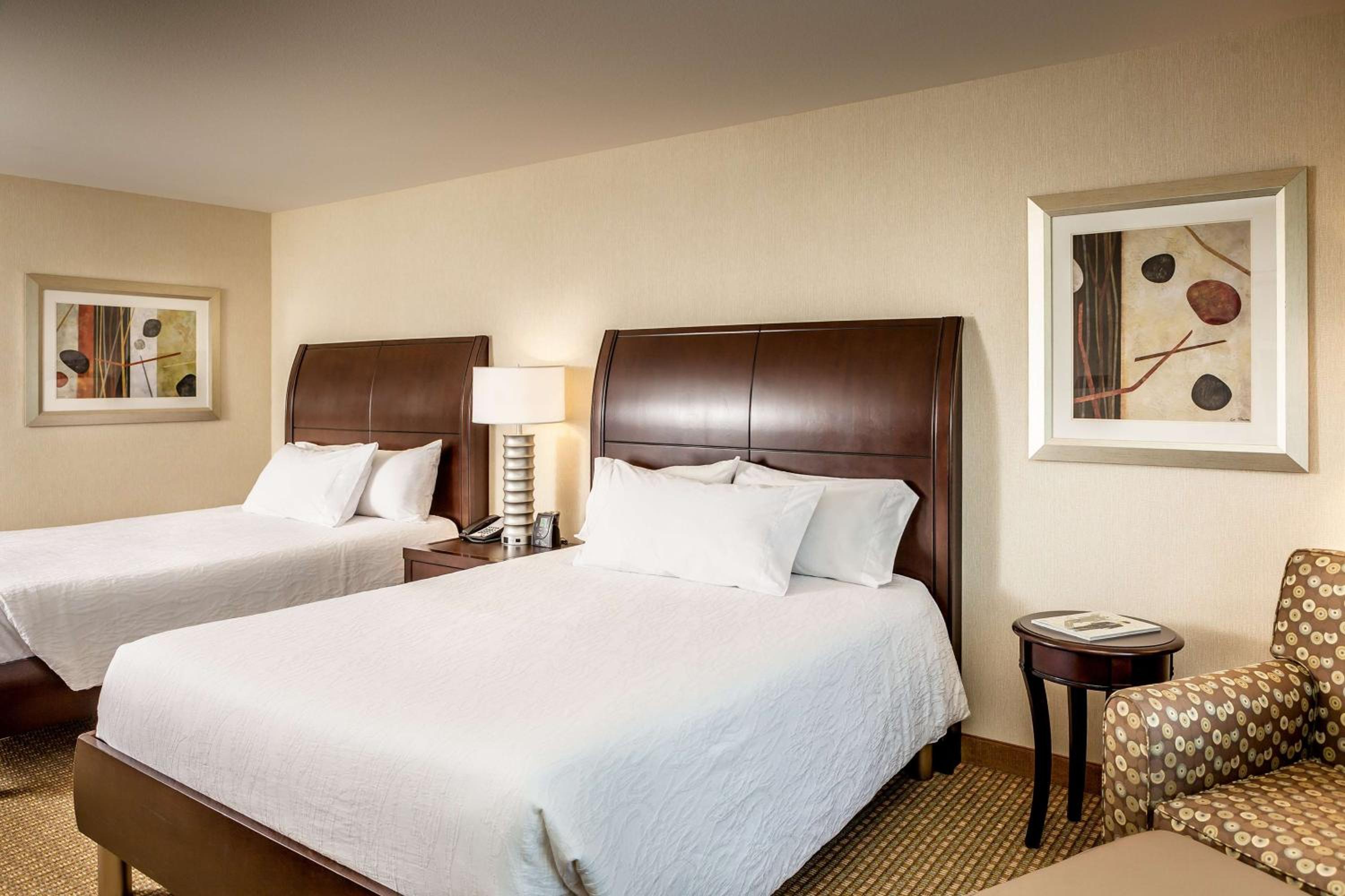 Queen Room with Two Queen Beds - Photo 2