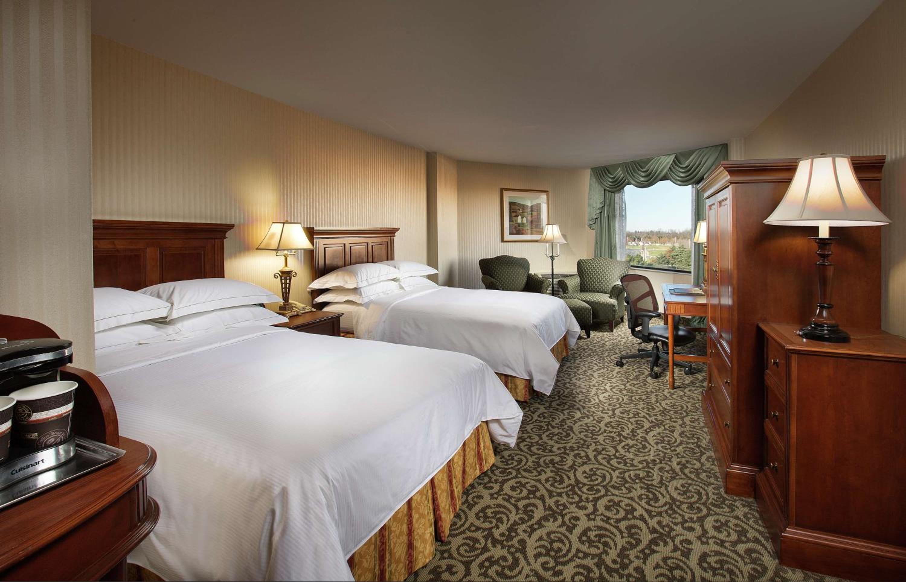 Large Double Room with Two Double Beds - Photo 1