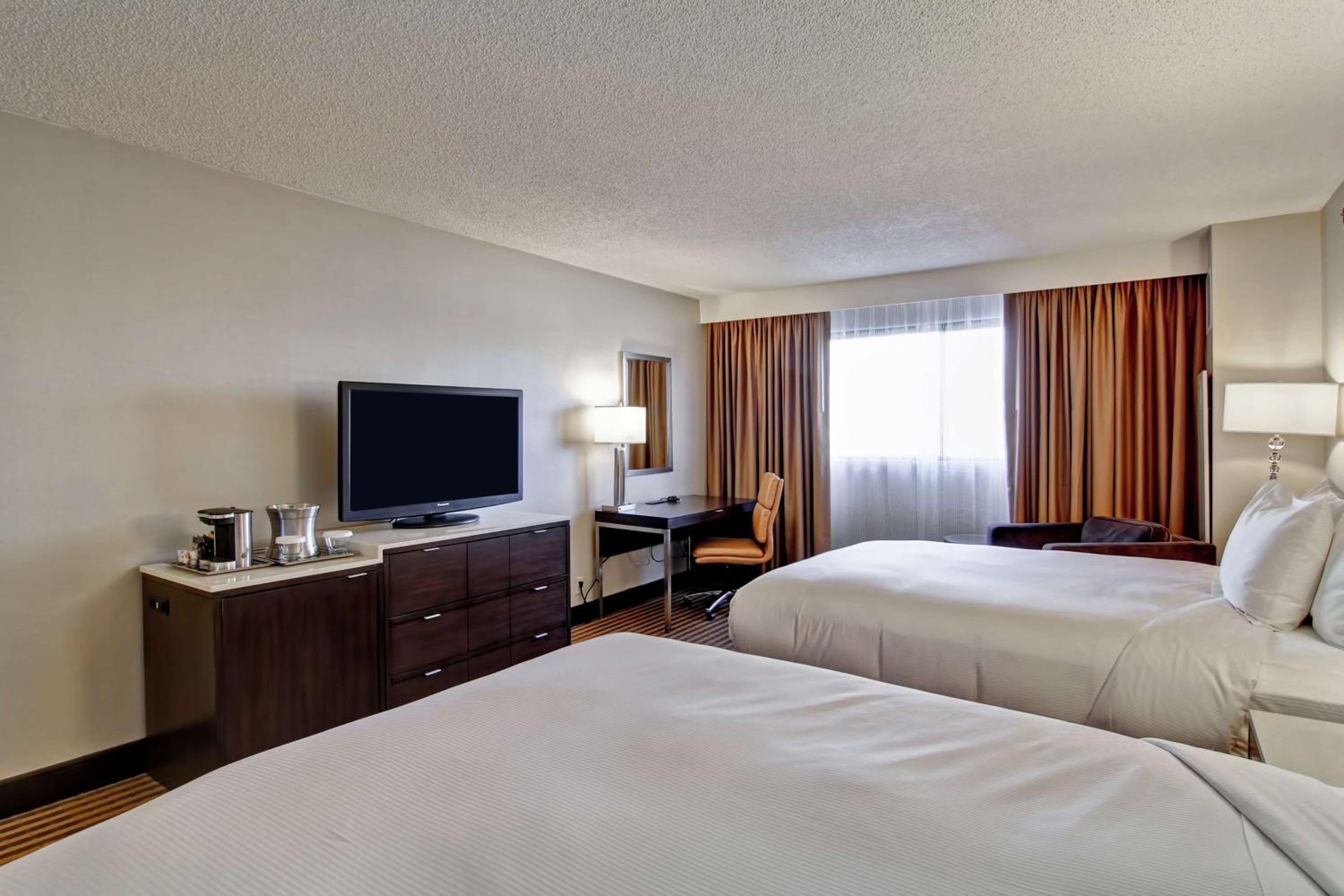 Deluxe Double Room with Two Double Beds - Photo 2