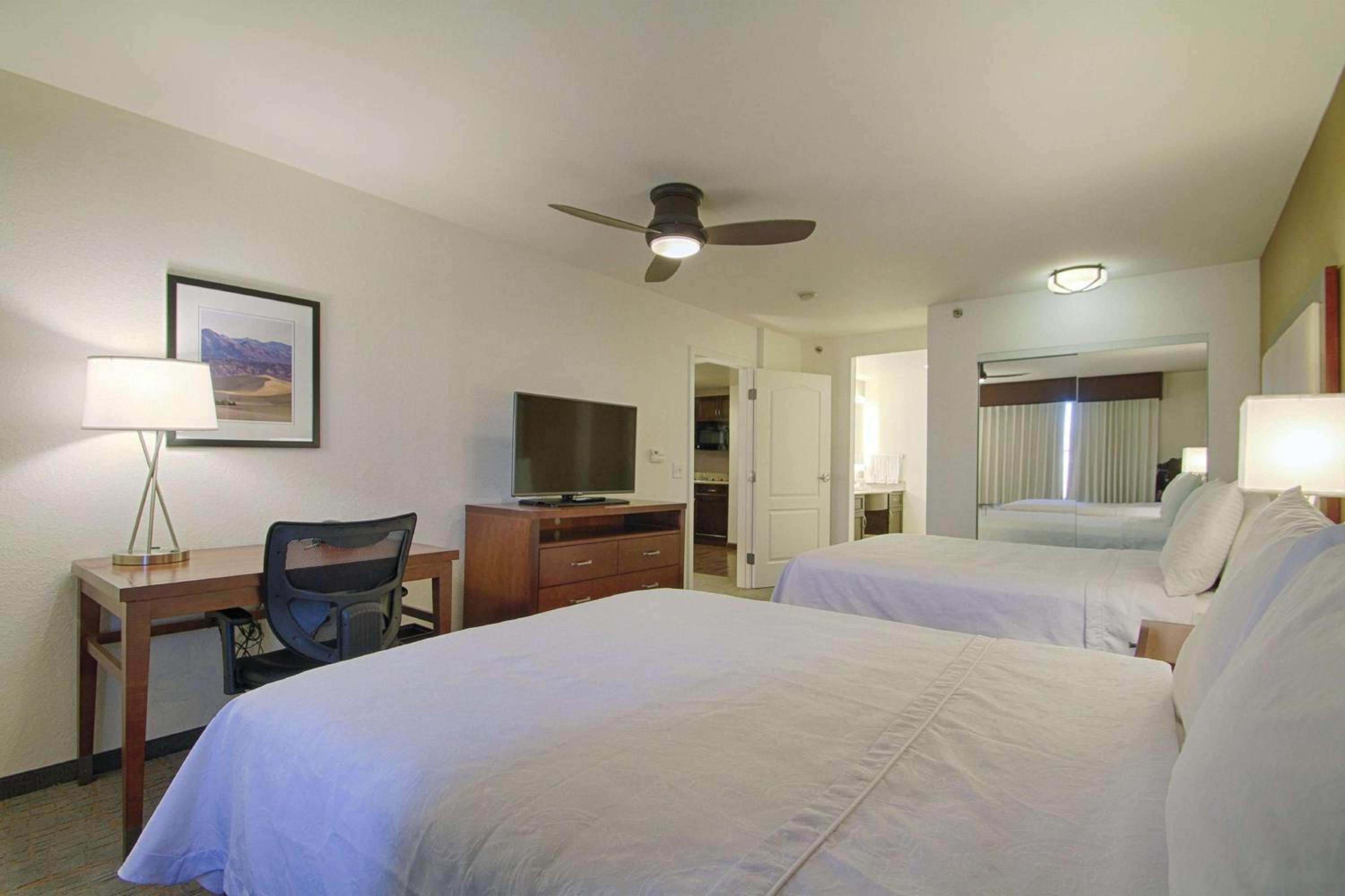 One-Bedroom Queen Suite with Two Queen Beds - Non-Smoking - Photo 1