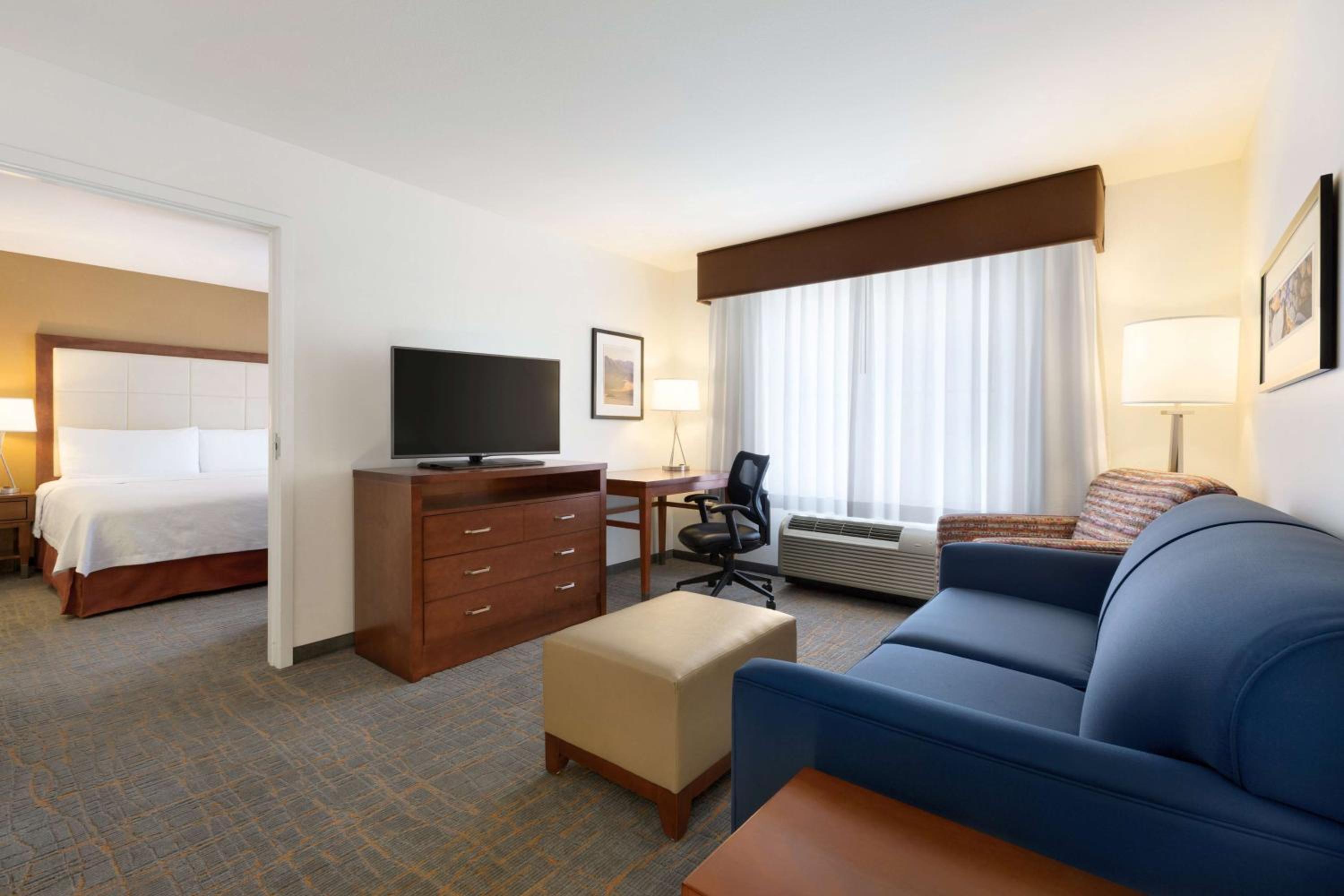 Two Bedroom Suite with One King and Two Queen Beds - Non-Smoking - Photo 11