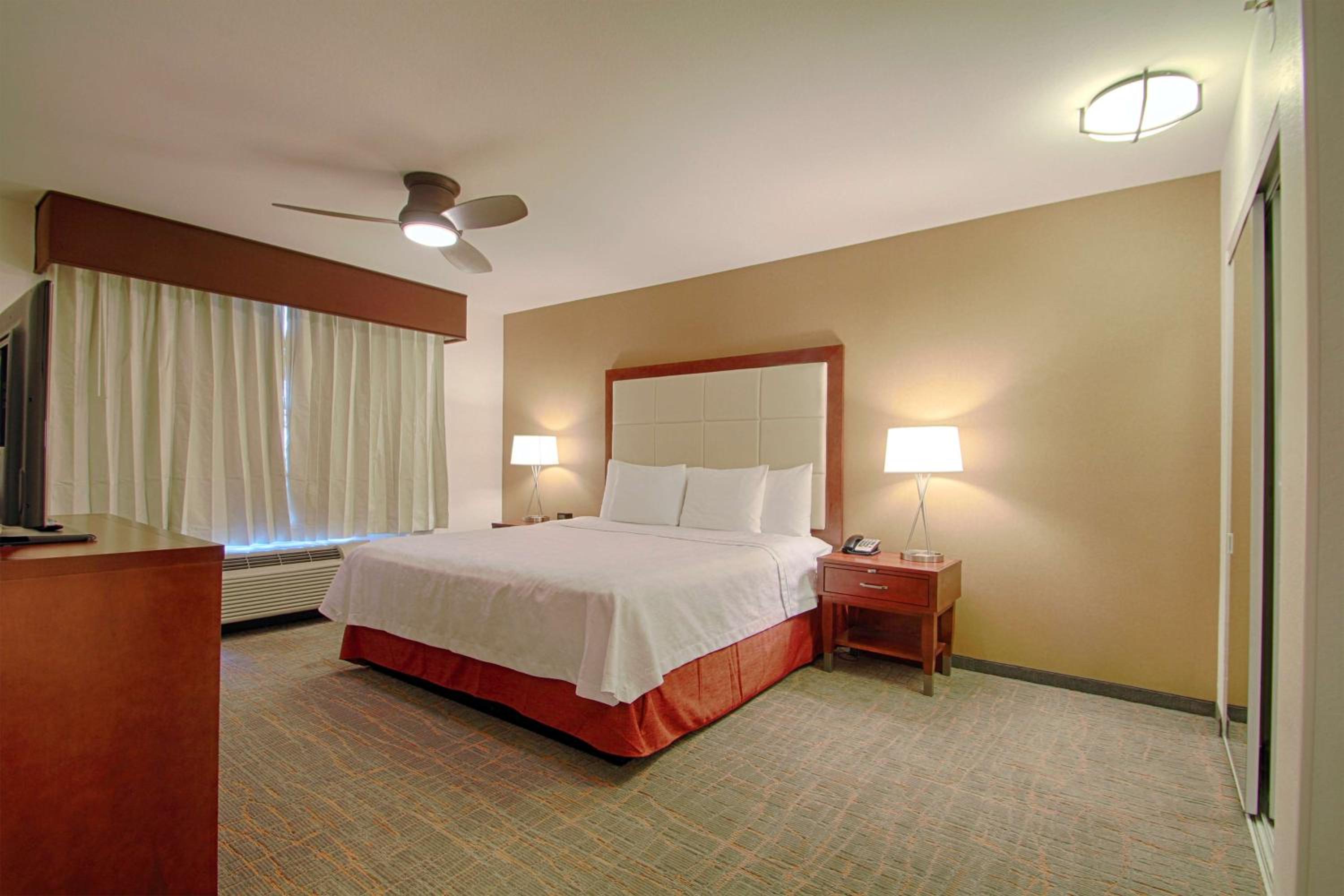 One-Bedroom King Suite - Non-Smoking - Photo 8