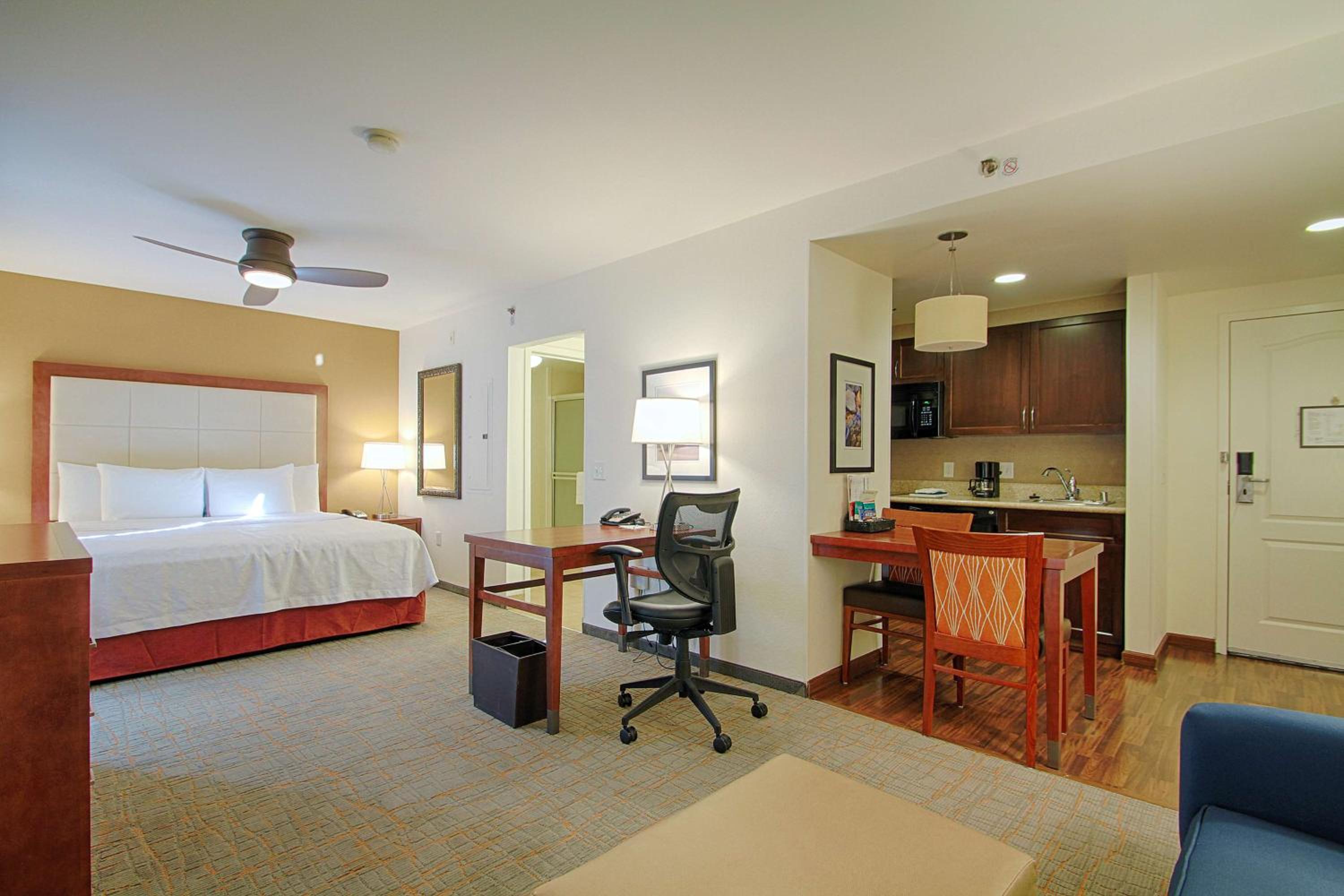 King Studio Suite - Non-Smoking - Photo 2