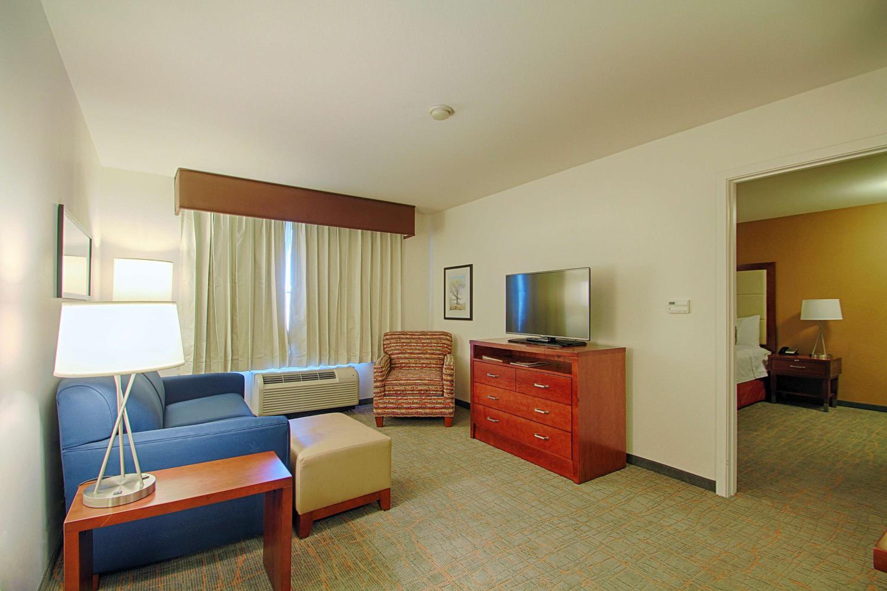 One-Bedroom King Suite - Non-Smoking - Photo 3