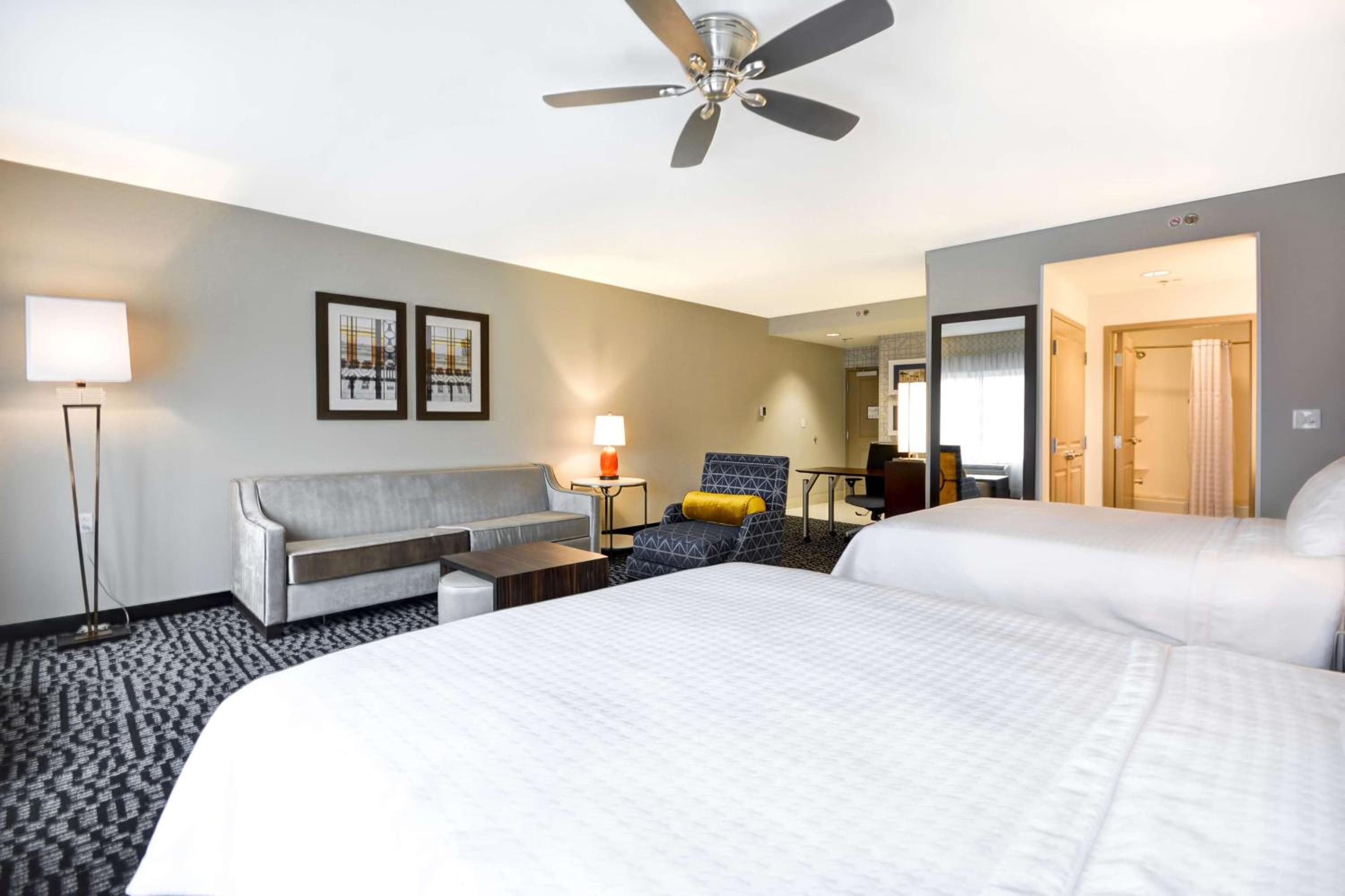 Queen Studio with Two Queen Beds - Non-Smoking