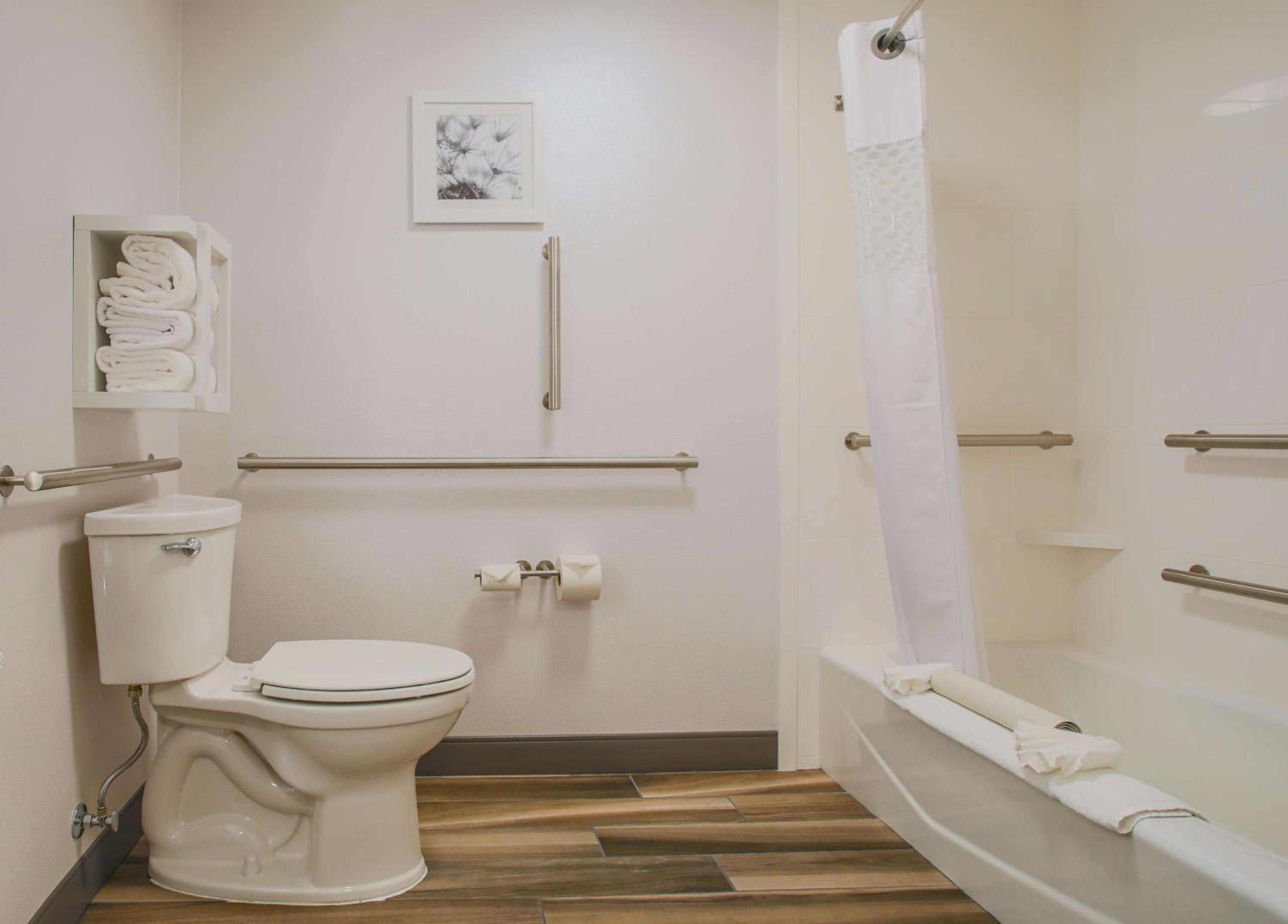 Queen Room with Two Queen Beds - Mobility and Hearing Access/Non-Smoking - Photo 5