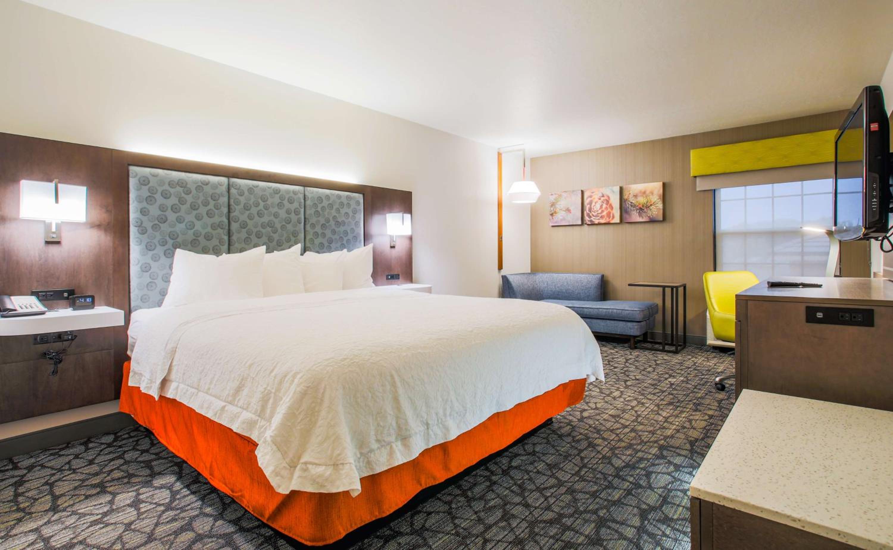 One-Bedroom King Suite - Non-Smoking - Photo 2