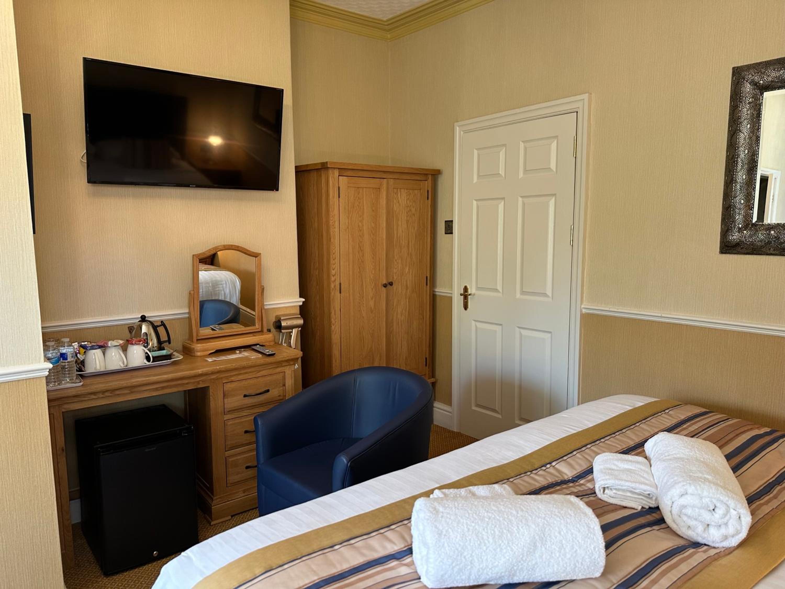 Deluxe Double/Triple Room Ensuite - Photo 10