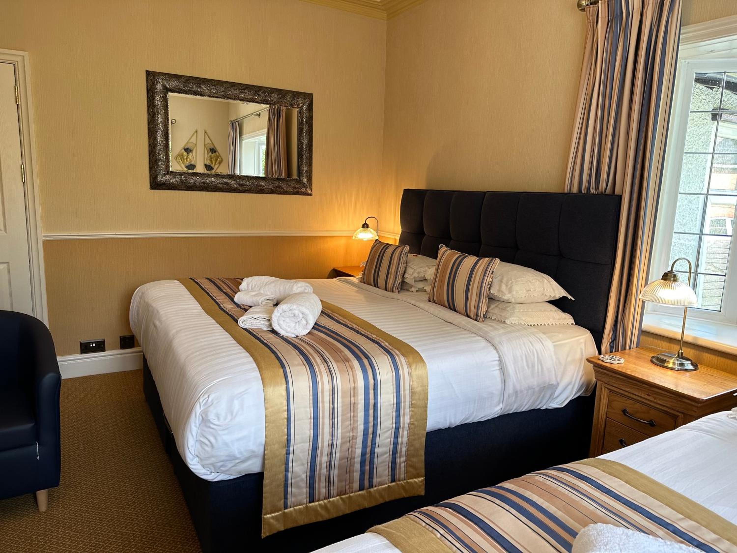 Deluxe Double/Triple Room Ensuite - Photo 9