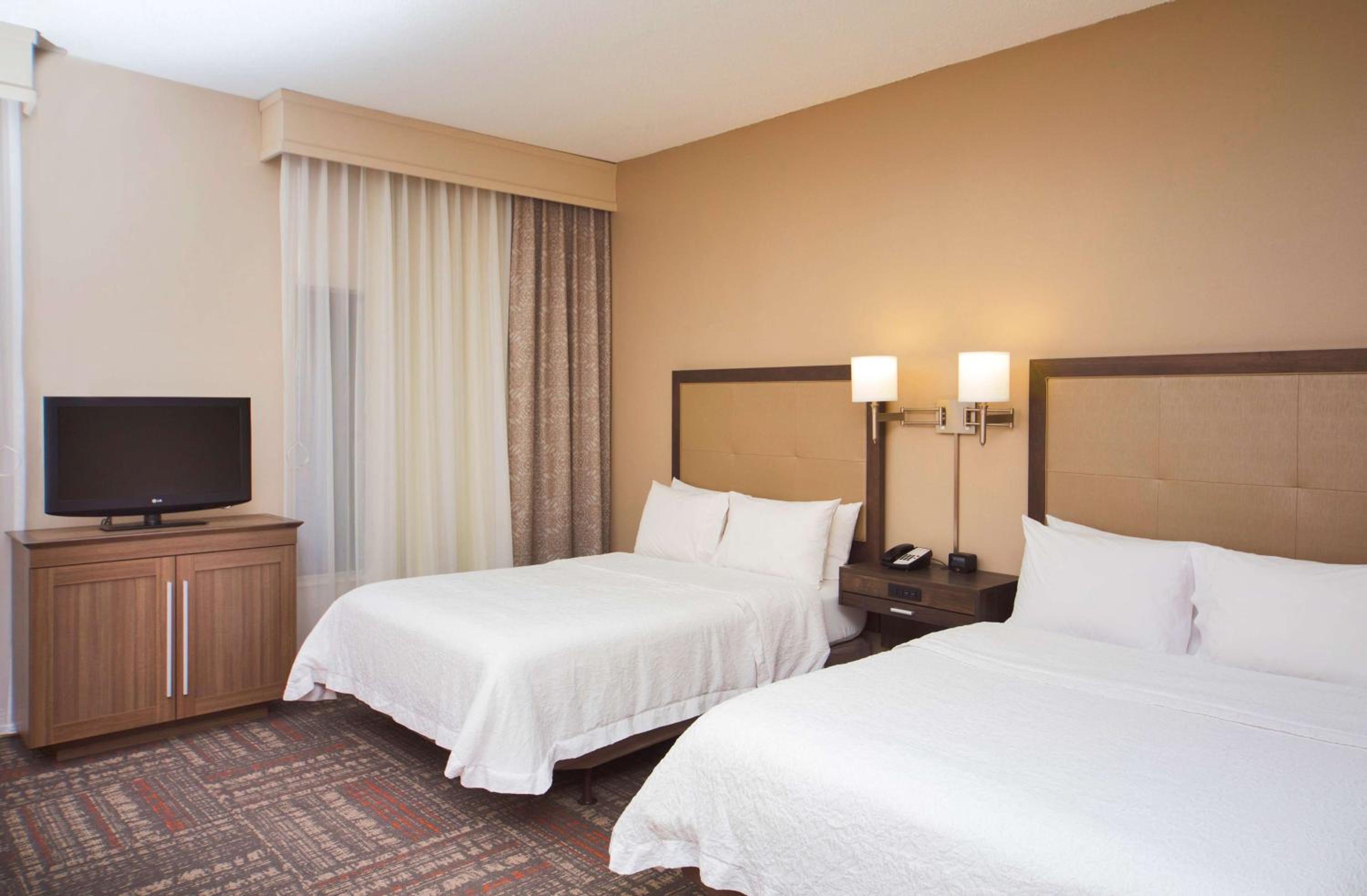 Studio with Two Queen Beds and Roll-In Shower - Mobility Access/Non-Smoking photo 1