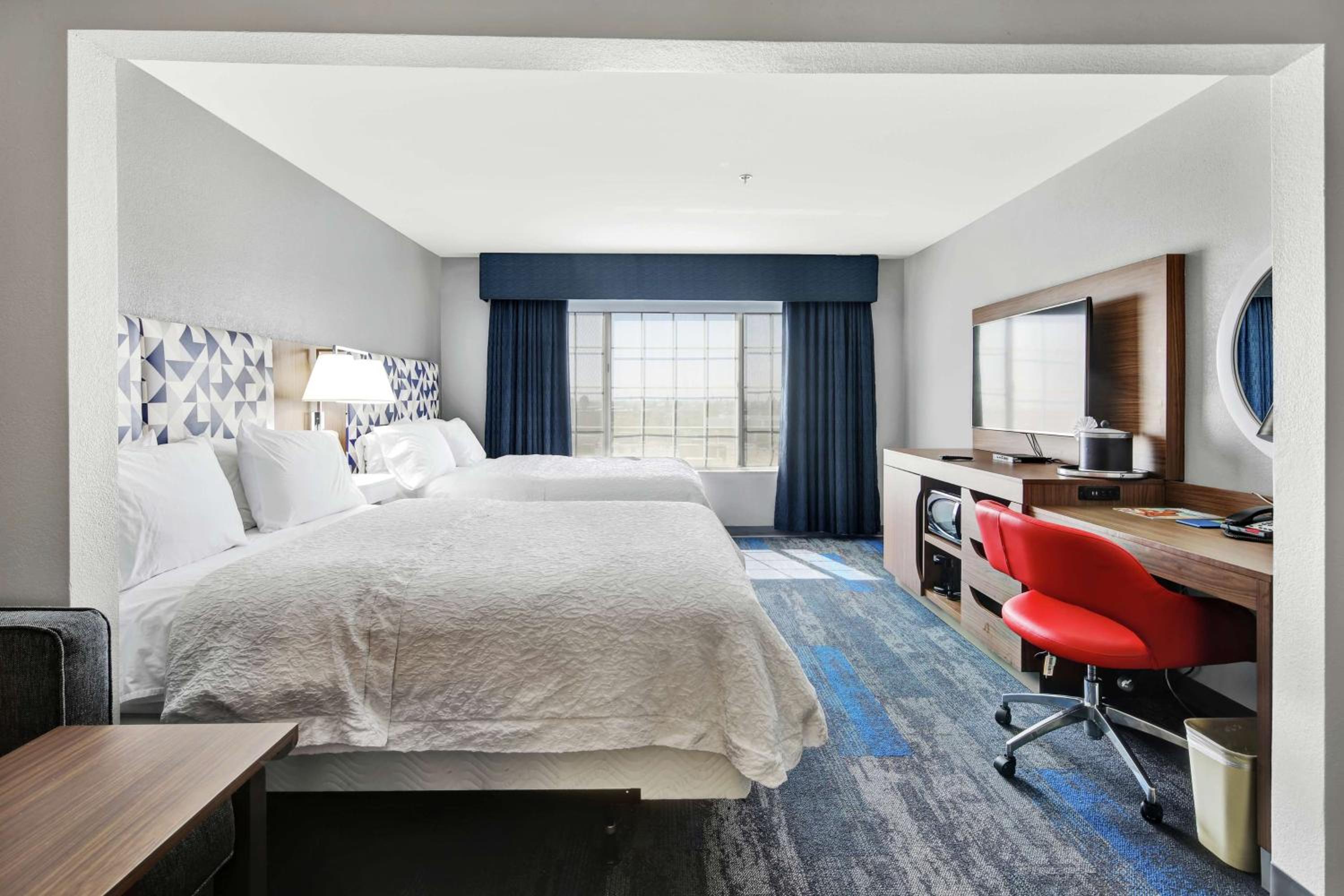 Queen Studio Suite With Two Queen Beds - Photo 3