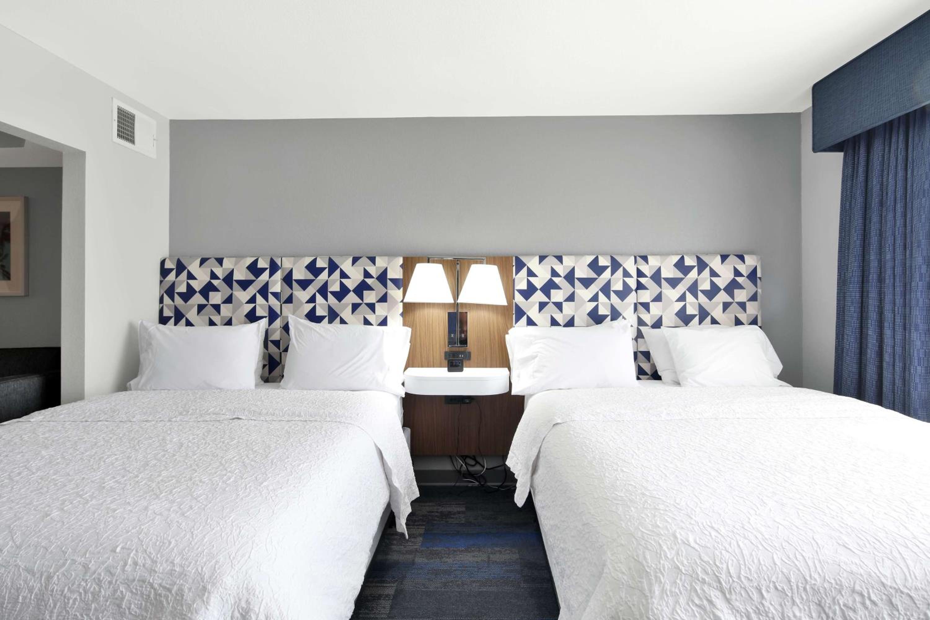 Queen Studio Suite With Two Queen Beds - Photo 2