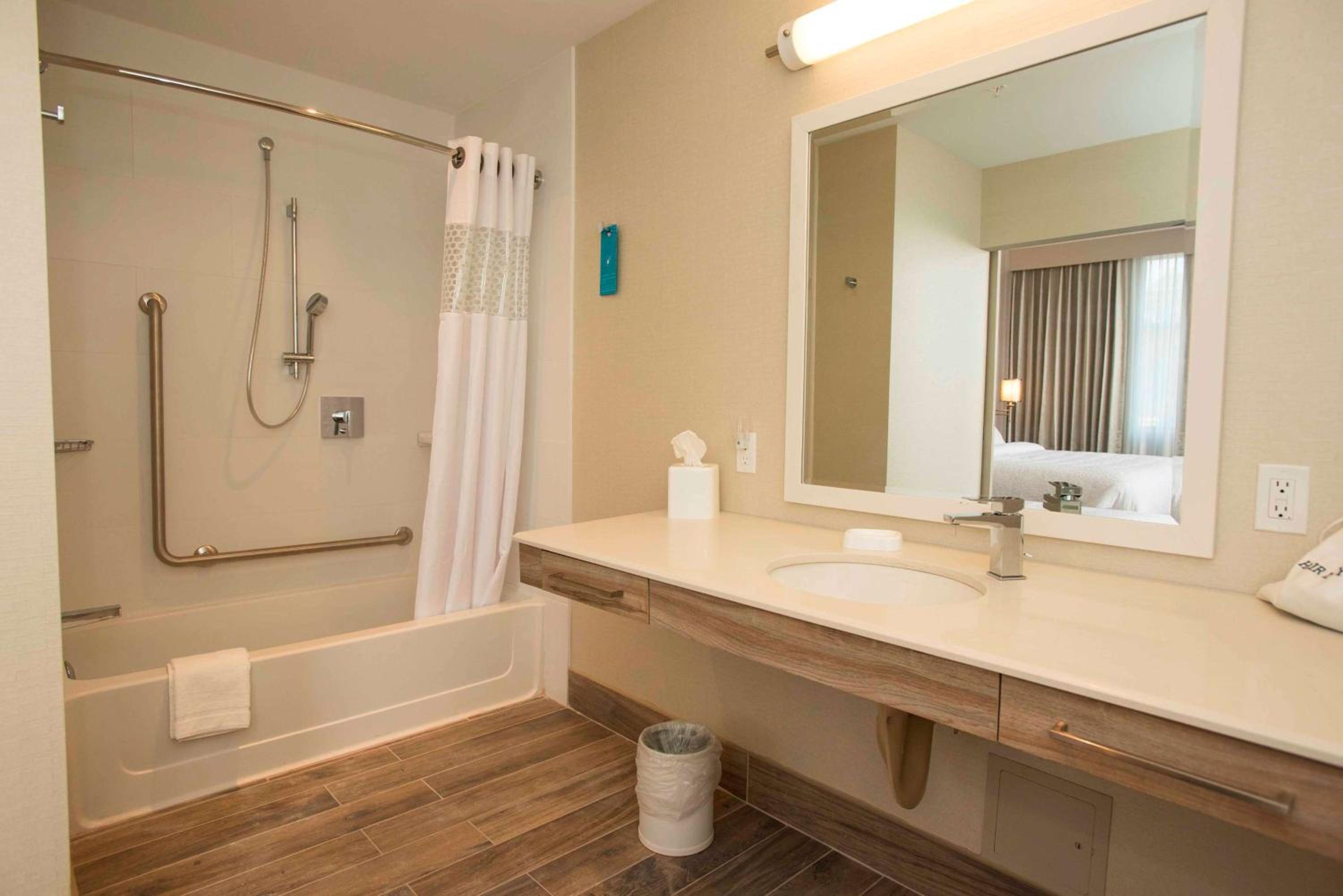 Queen Room with Two Queen Beds - Mobility and Hearing Access/Non-Smoking