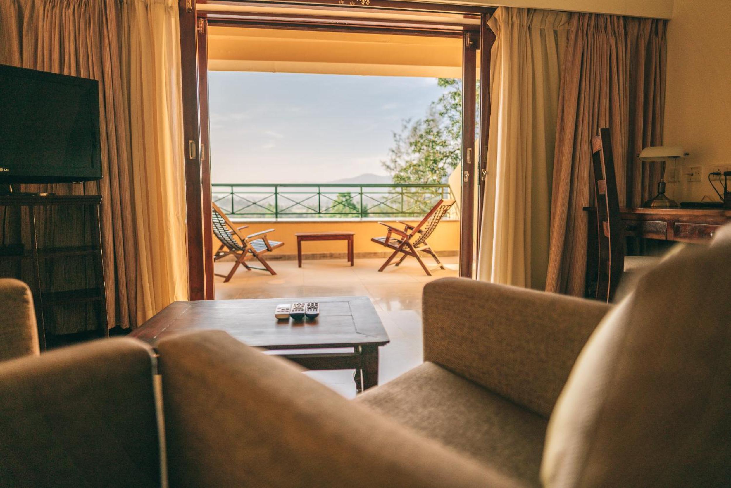 Golf View Room with Balcony (Stay 2 nights & above, Enjoy a bucket of Pint Beer once per stay) - Photo 9
