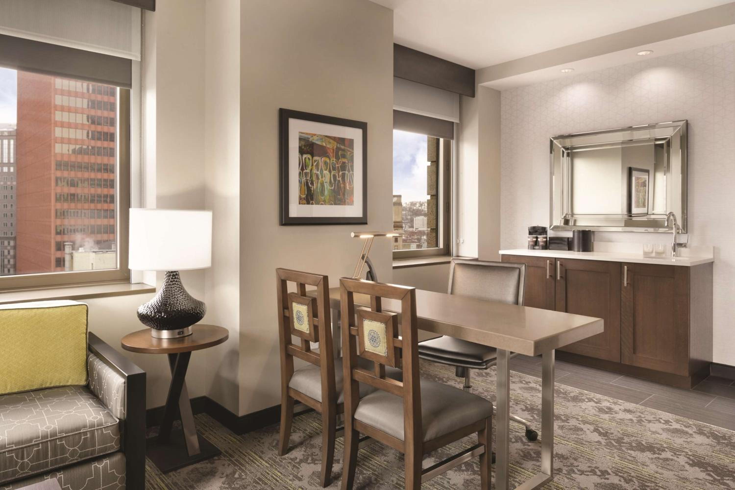 One-Bedroom King Suite photo 2