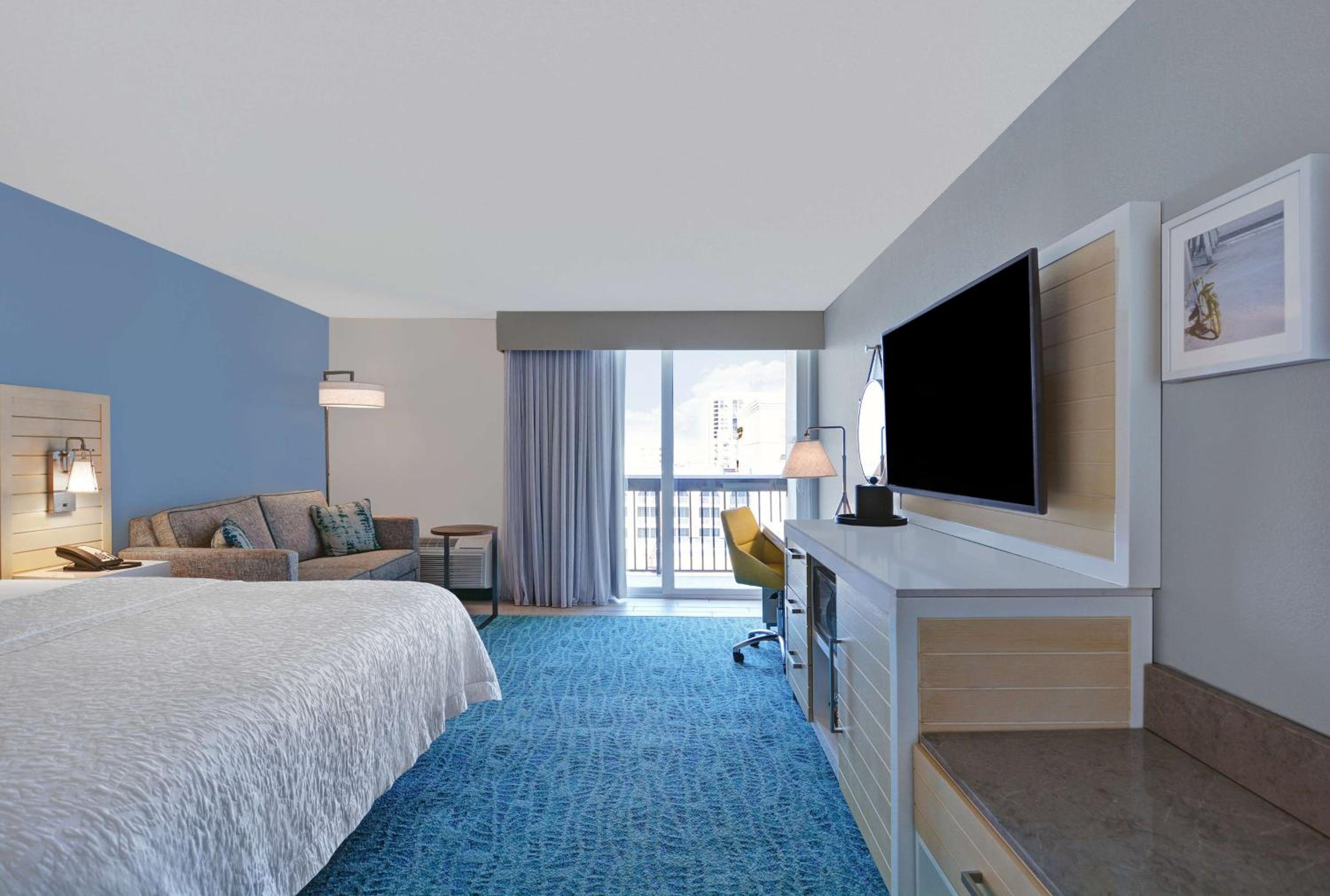 1 King Room Partial Ocean View