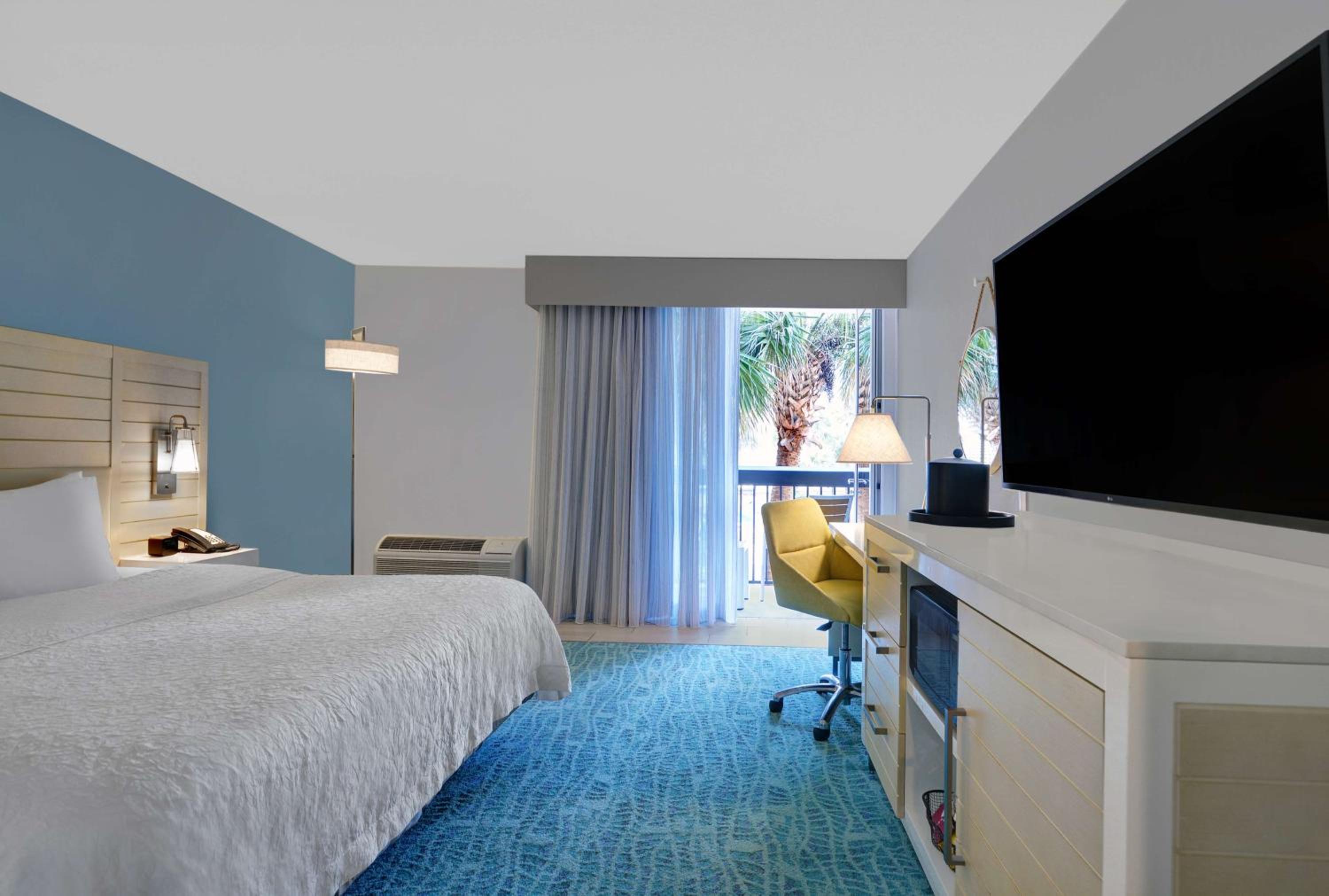 1 King Room Oceanfront View - Photo 1