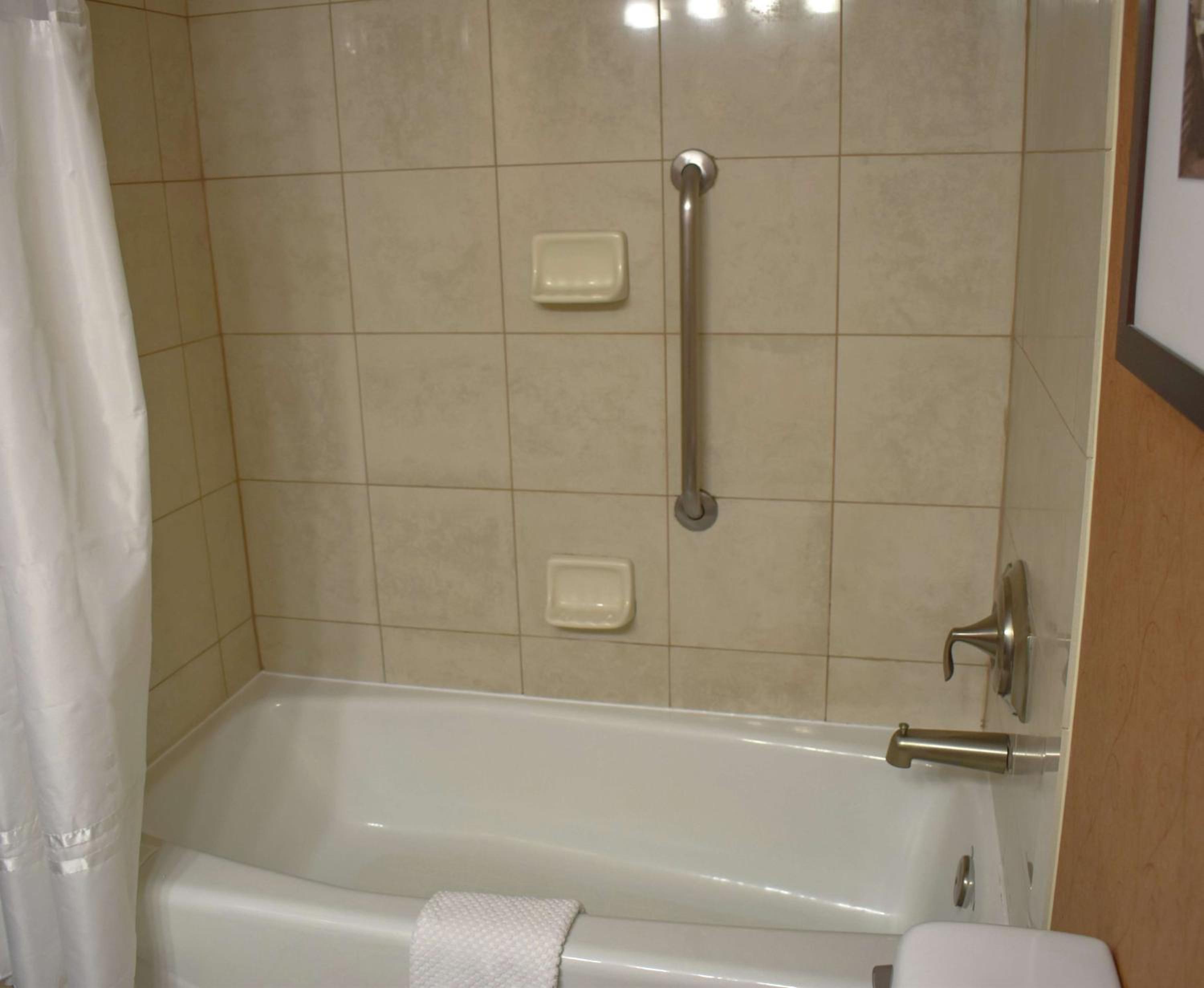 Junior Queen Suite - Non-Smoking - Photo 2