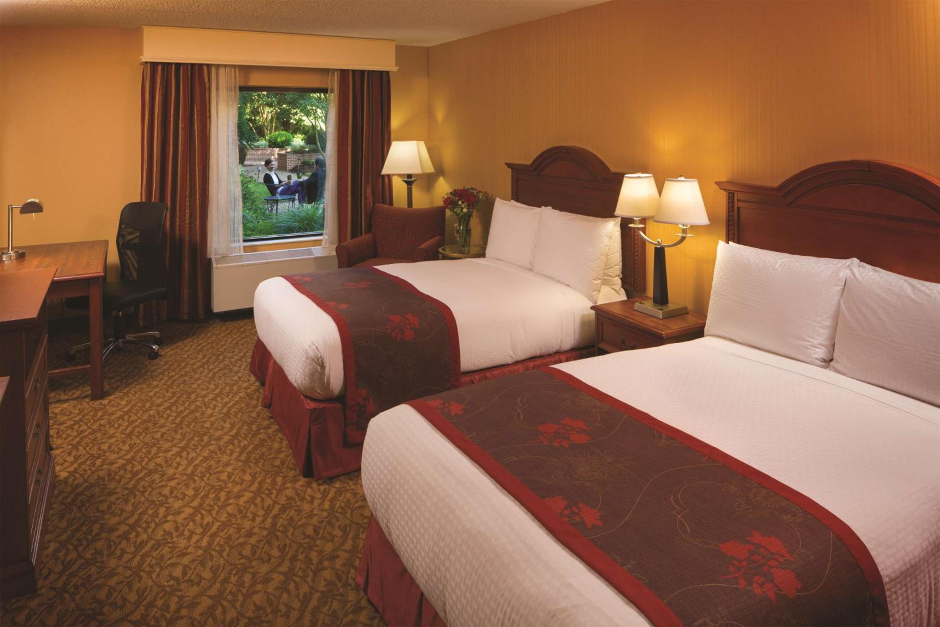 Double Room with Two Double Beds - Non-Smoking - Photo 2