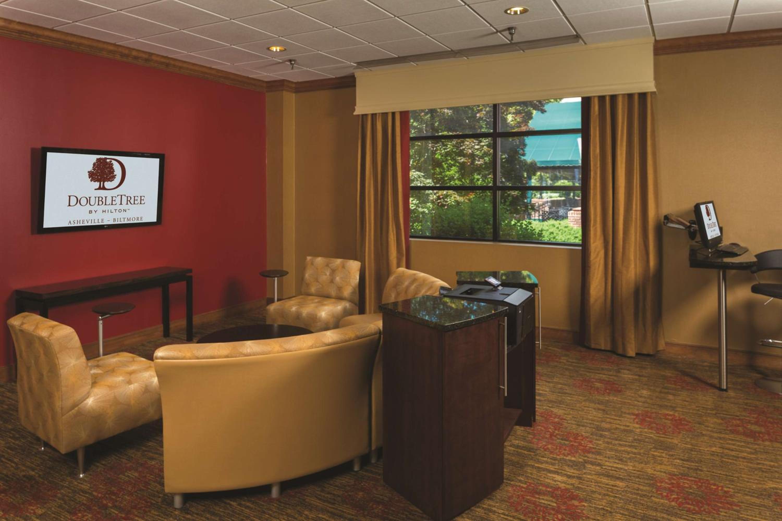 Premium King Room - Non-Smoking - Photo 3