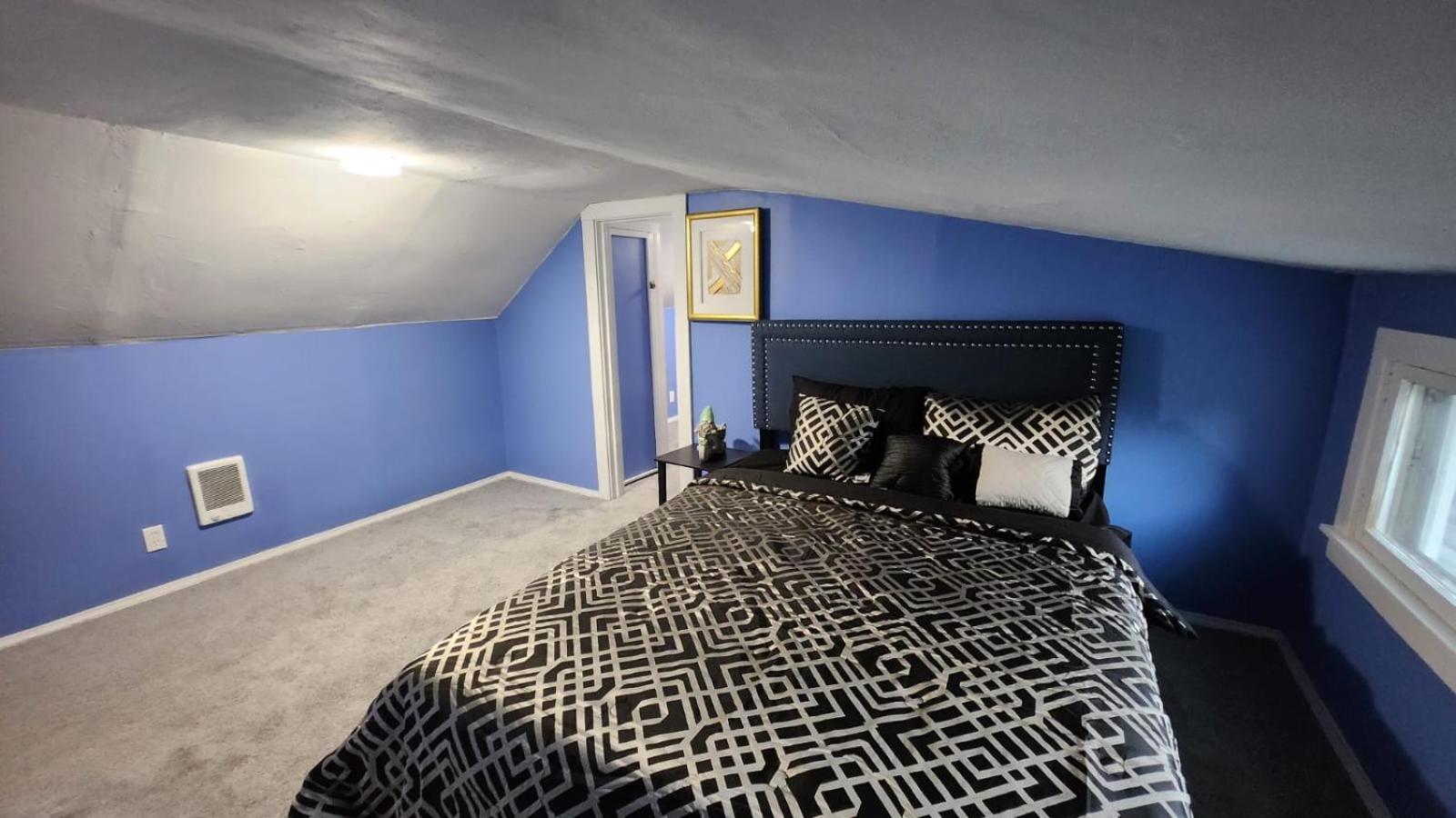 Three-Bedroom Apartment photo 1