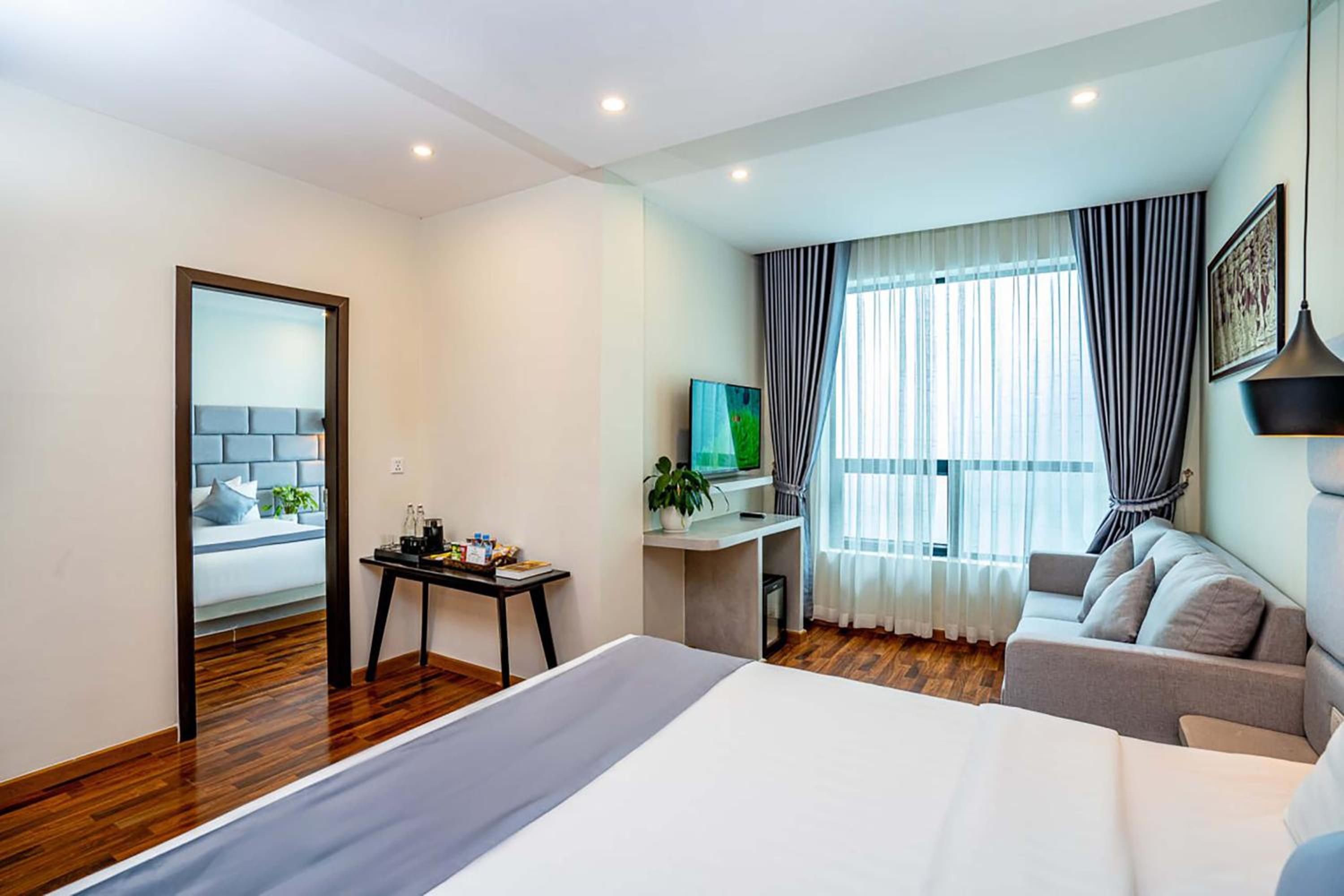  Family Suite with Connecting Room - Photo 18
