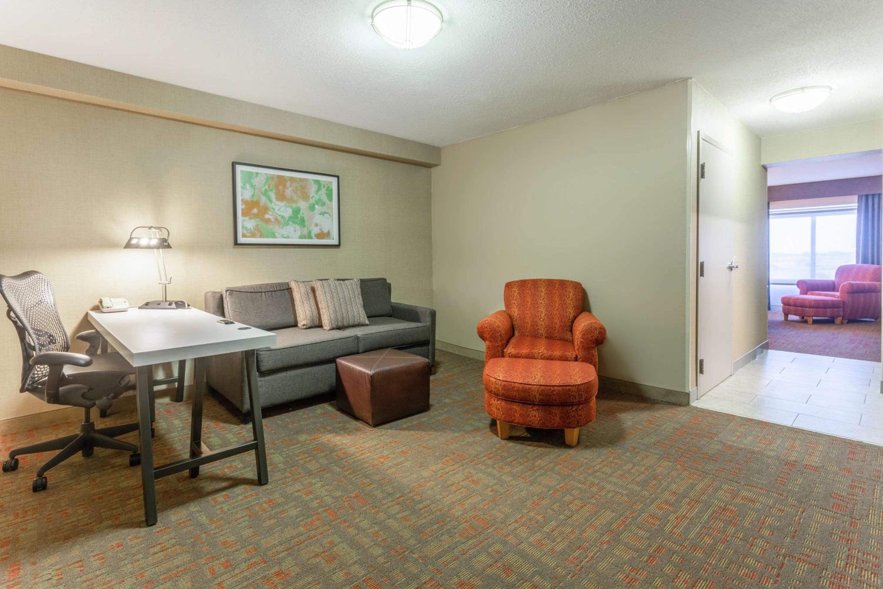 One-Bedroom King Suite with Roll-in Shower - Mobility Accessible - Photo 1