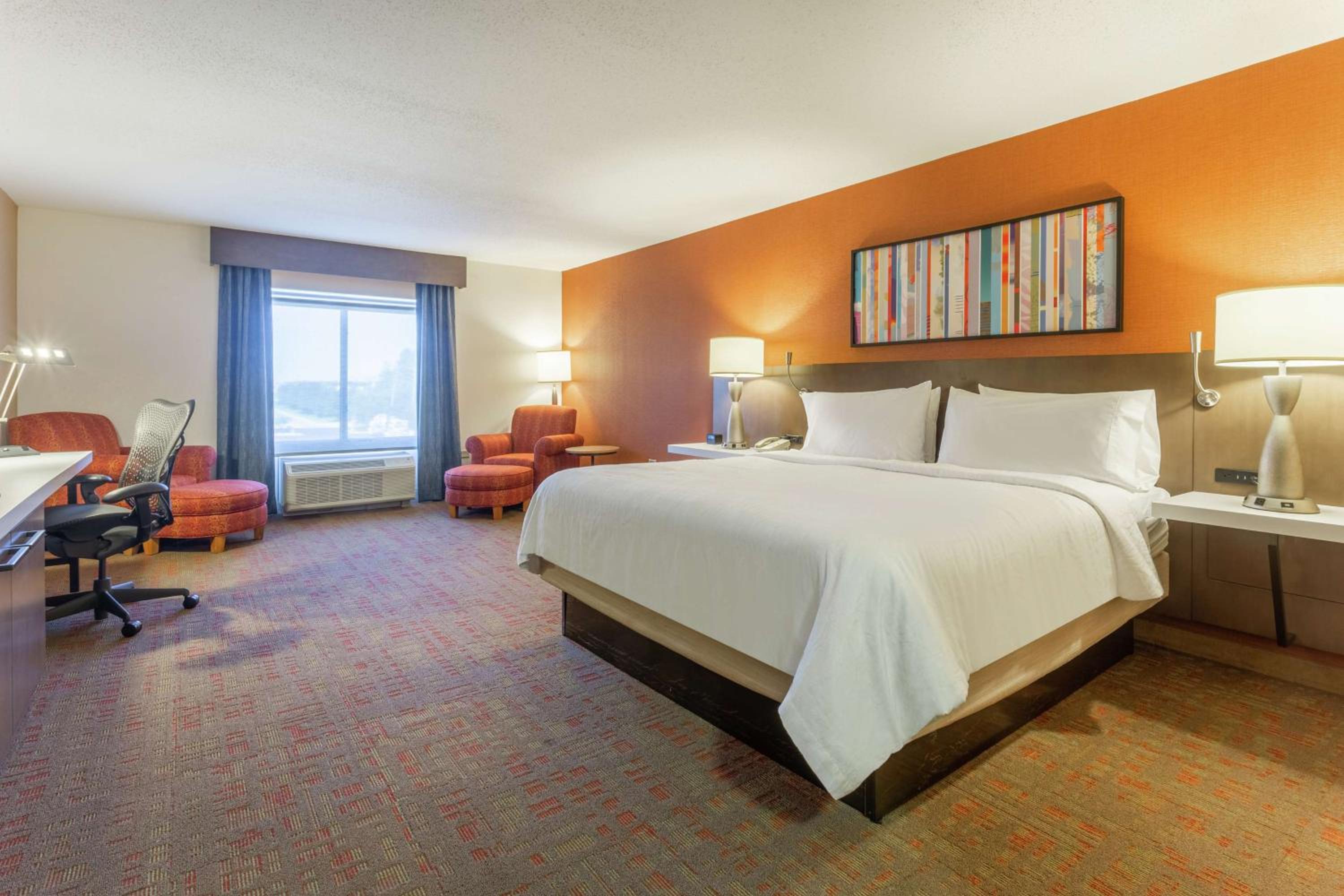 Deluxe King Room - Photo 3