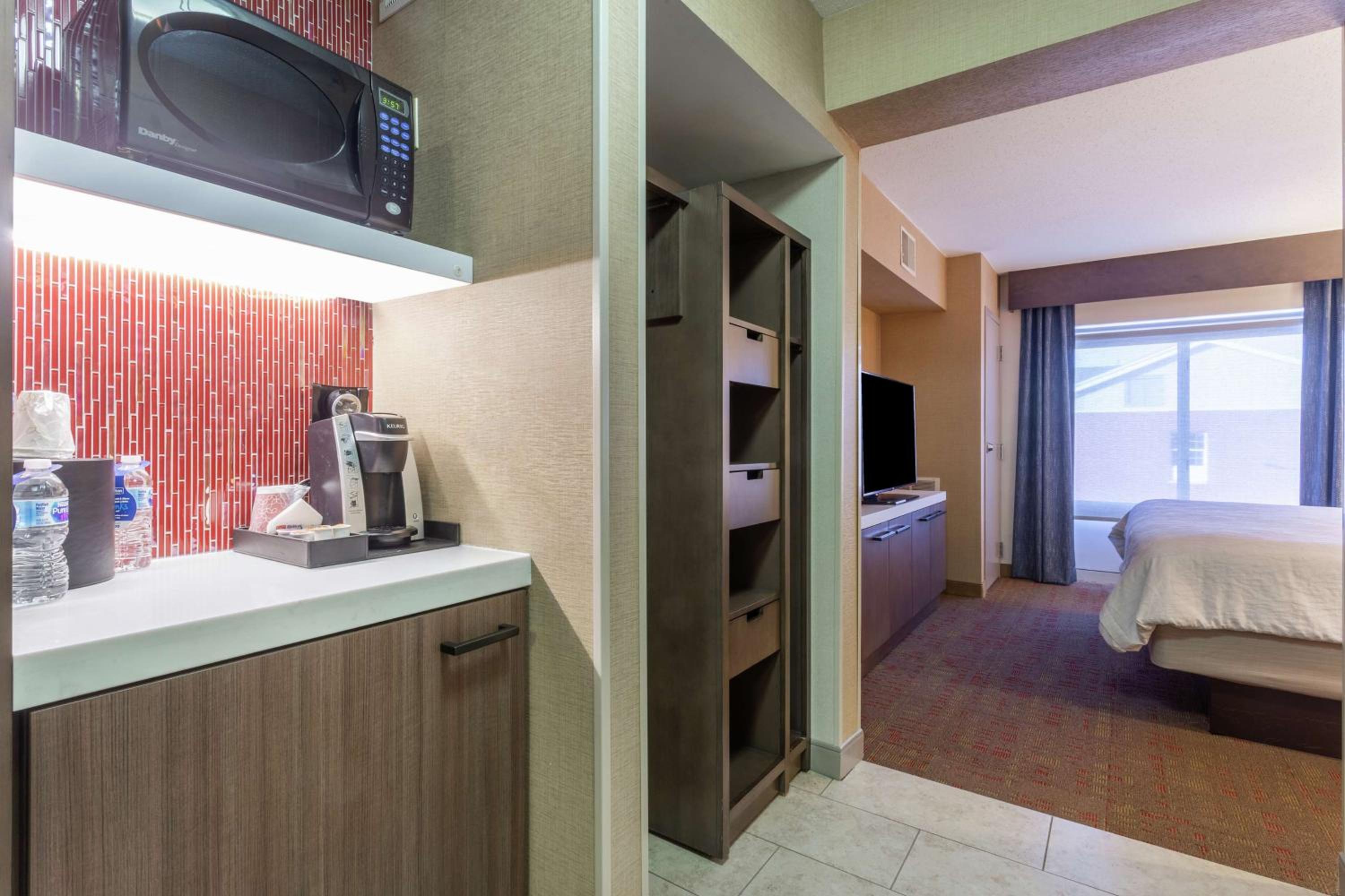 One-Bedroom King Suite with Sofa Bed - Photo 4