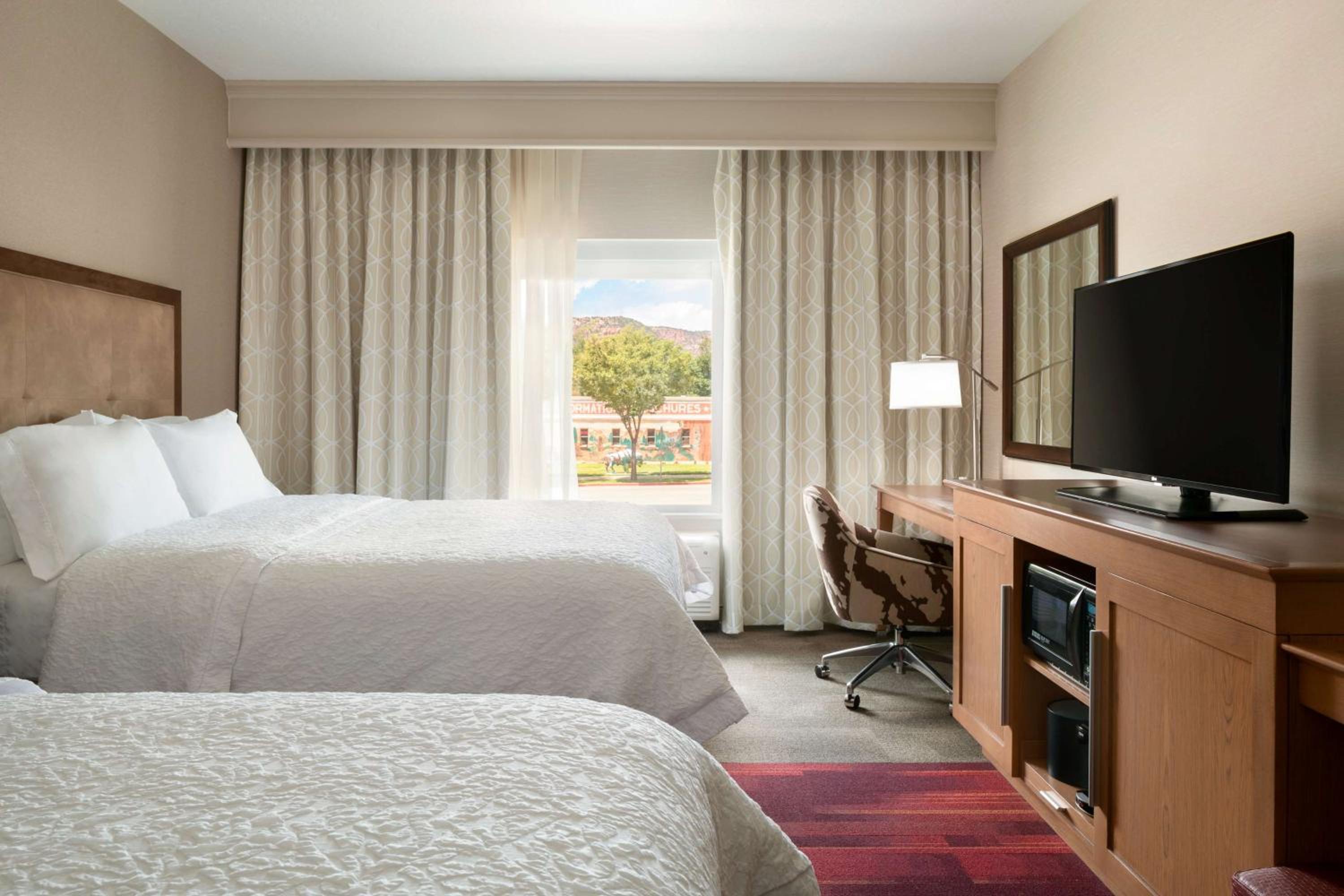 Queen Room with Two Queen Beds (4 Adults) photo 1