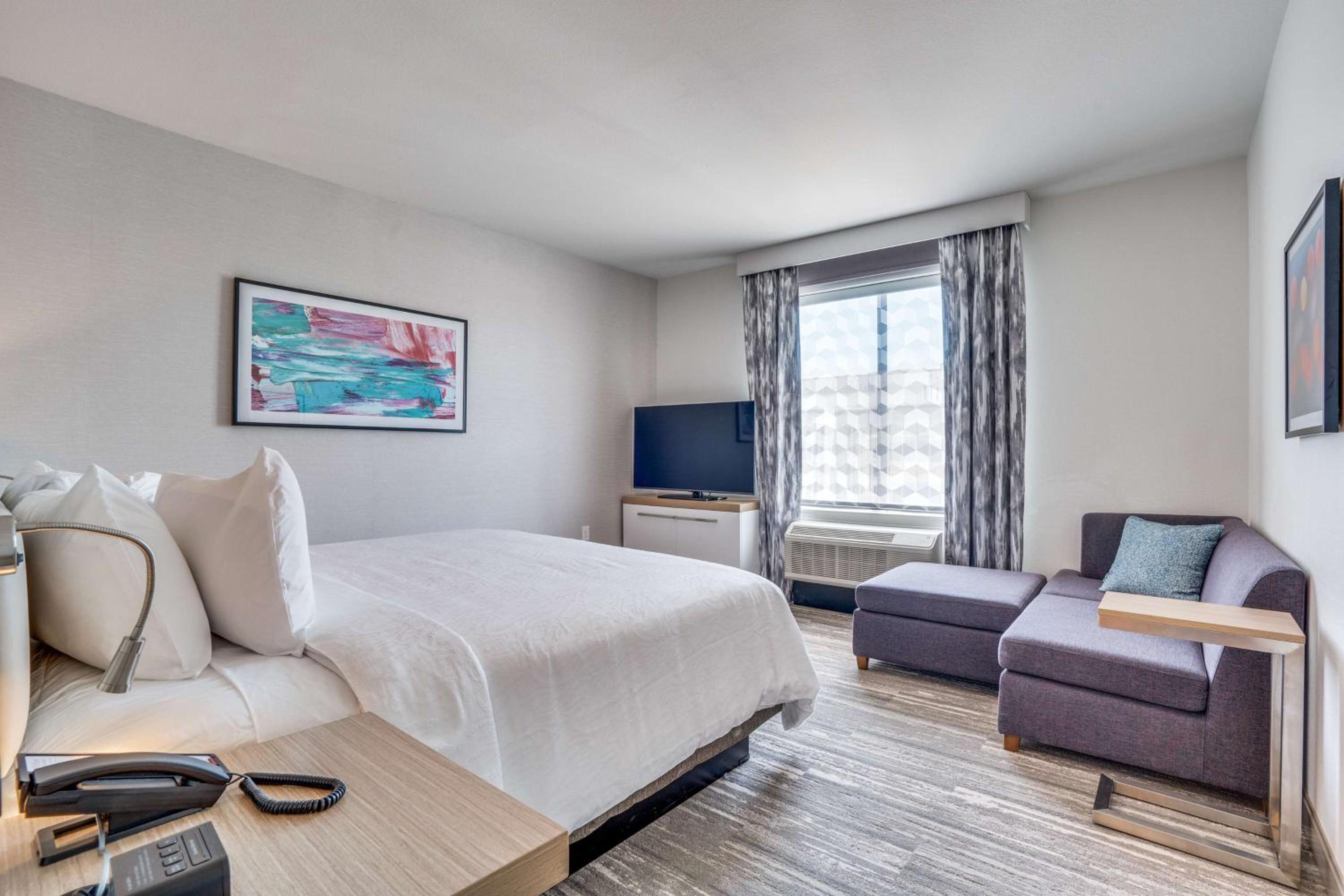 Deluxe King Room - Photo 3