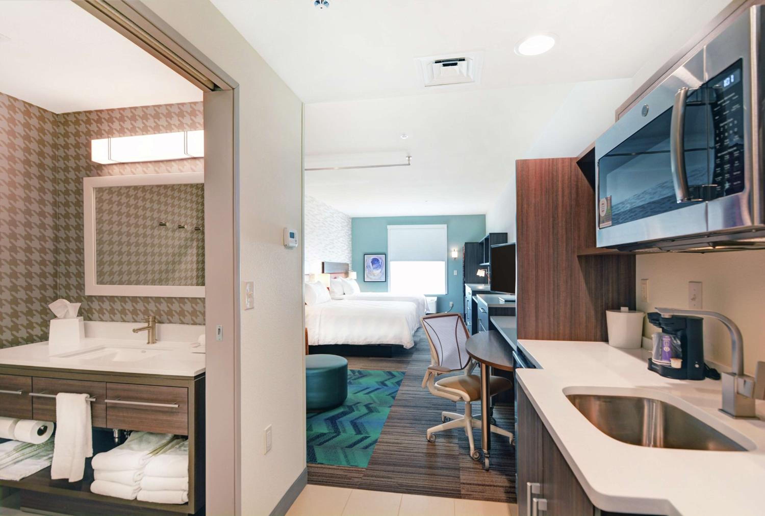 Queen Studio with Two Queen Beds - Non-Smoking - Photo 1