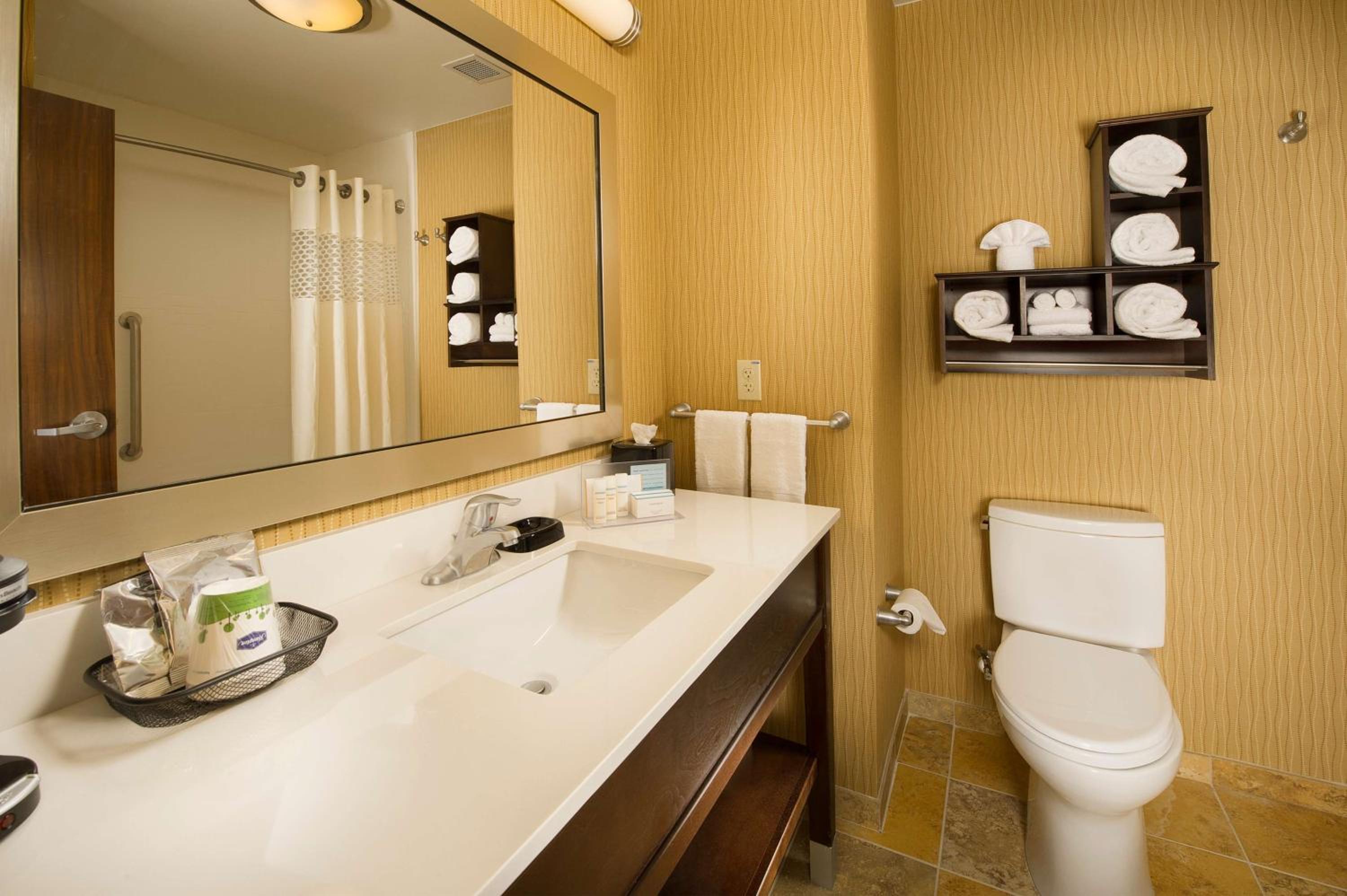 King Room - Non-Smoking photo 2
