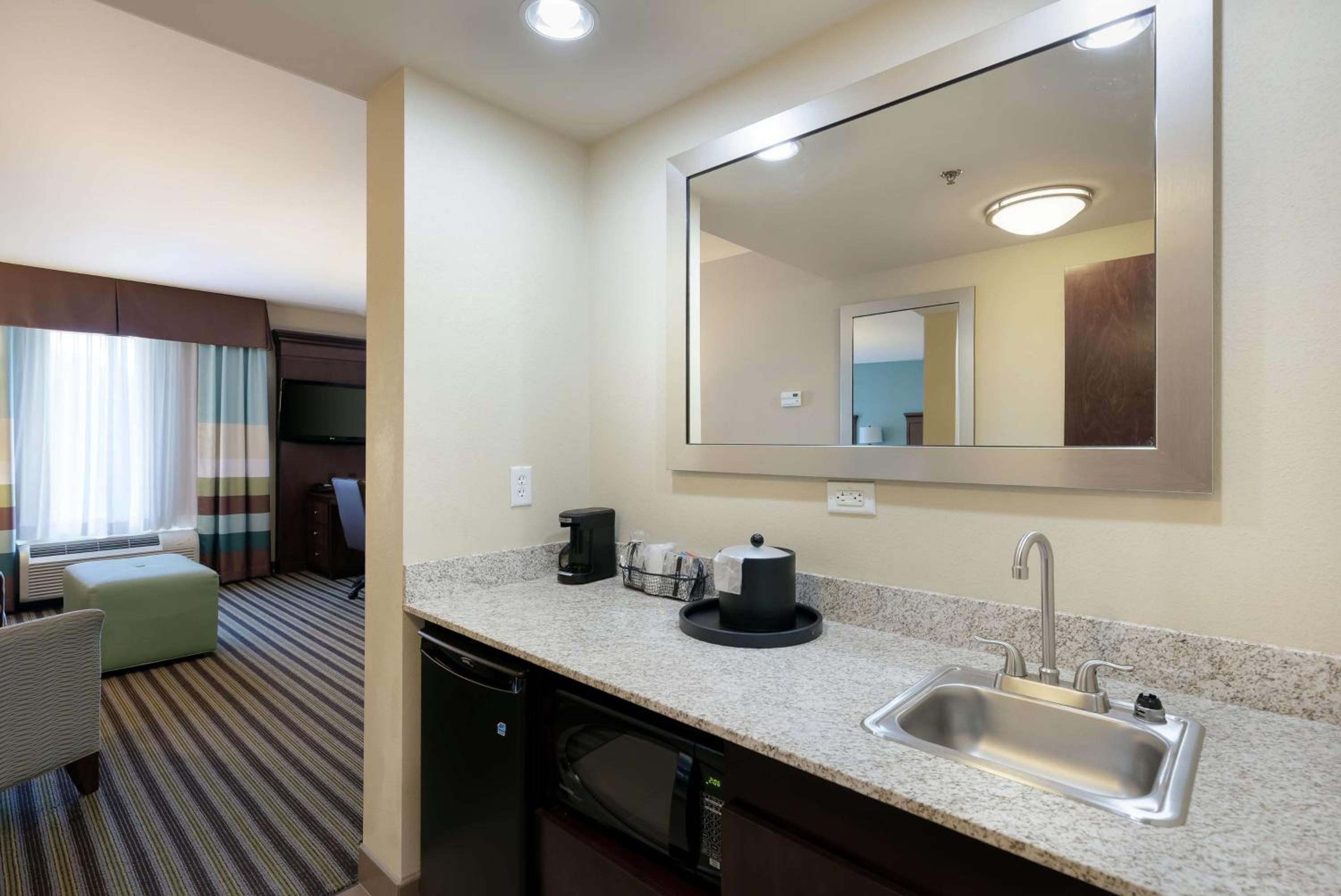 King Studio Suite - Non-Smoking photo 2